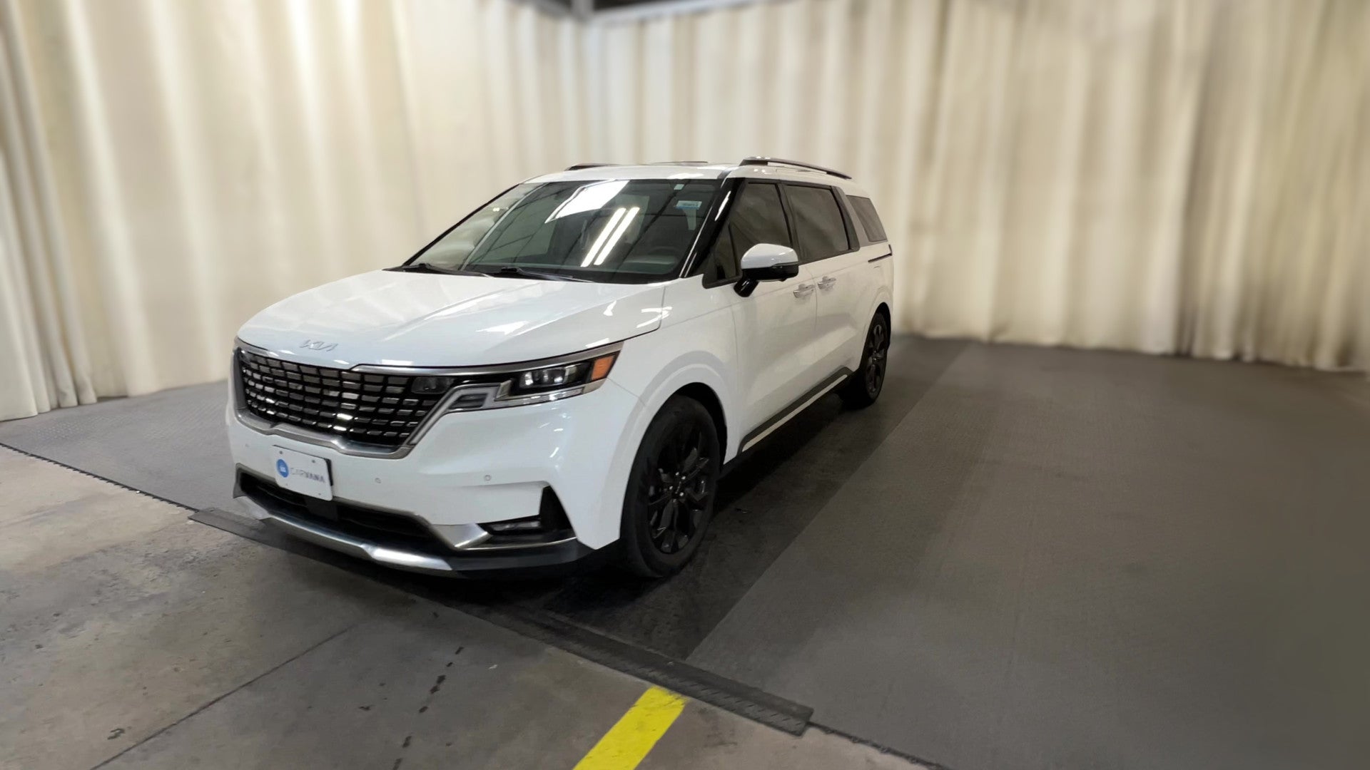 2023 Kia Carnival vehicle photo