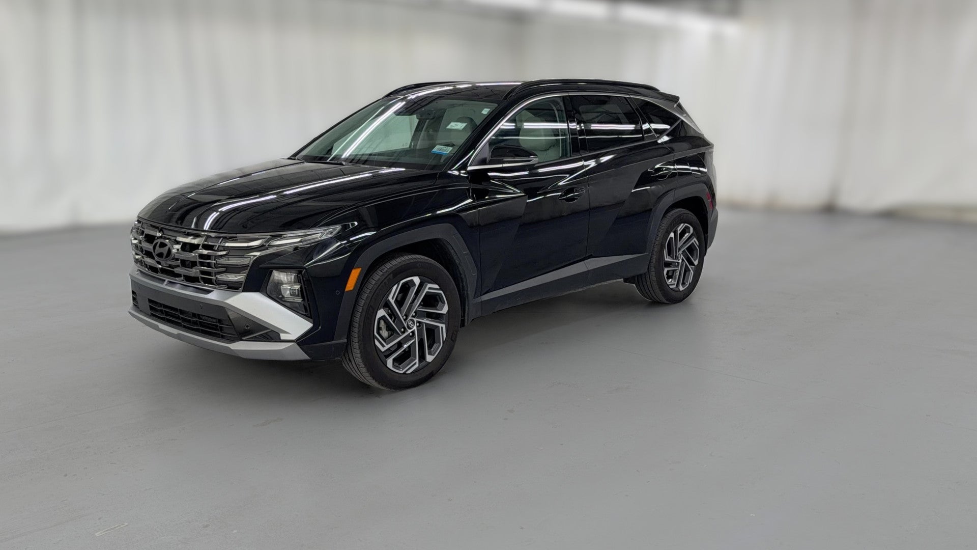2025 Hyundai Tucson Hybrid vehicle photo
