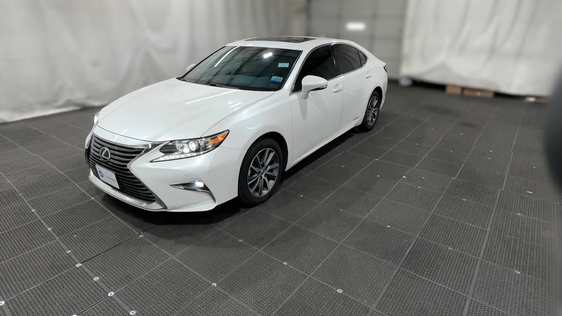 2016 Lexus ES vehicle photo