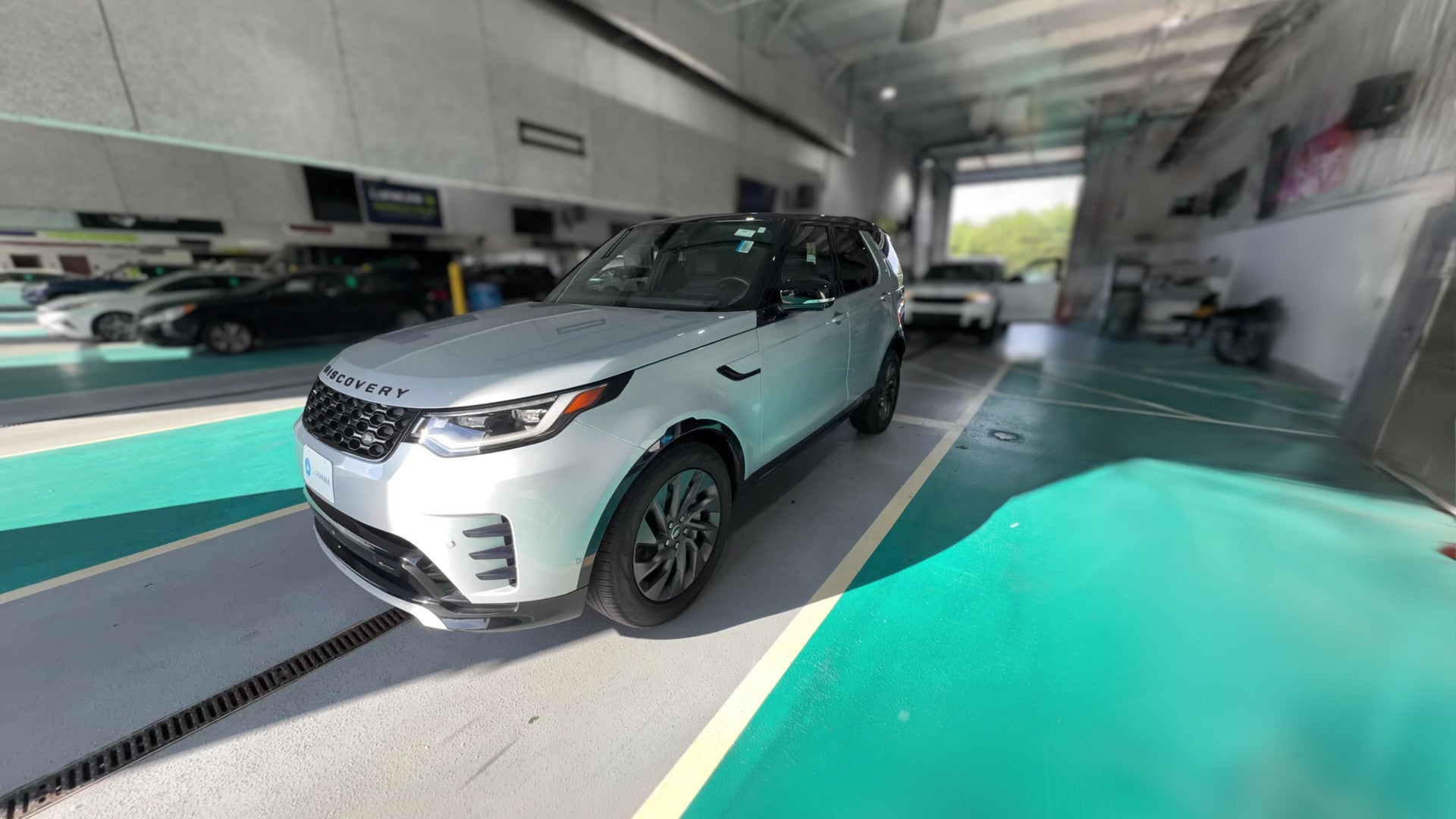 2023 Land Rover Discovery vehicle photo