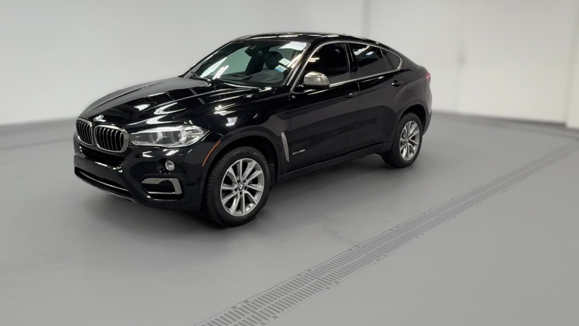 2019 BMW X6 vehicle photo