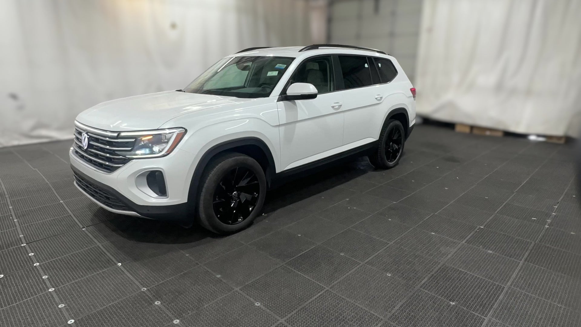 2026 Volkswagen Atlas vehicle photo