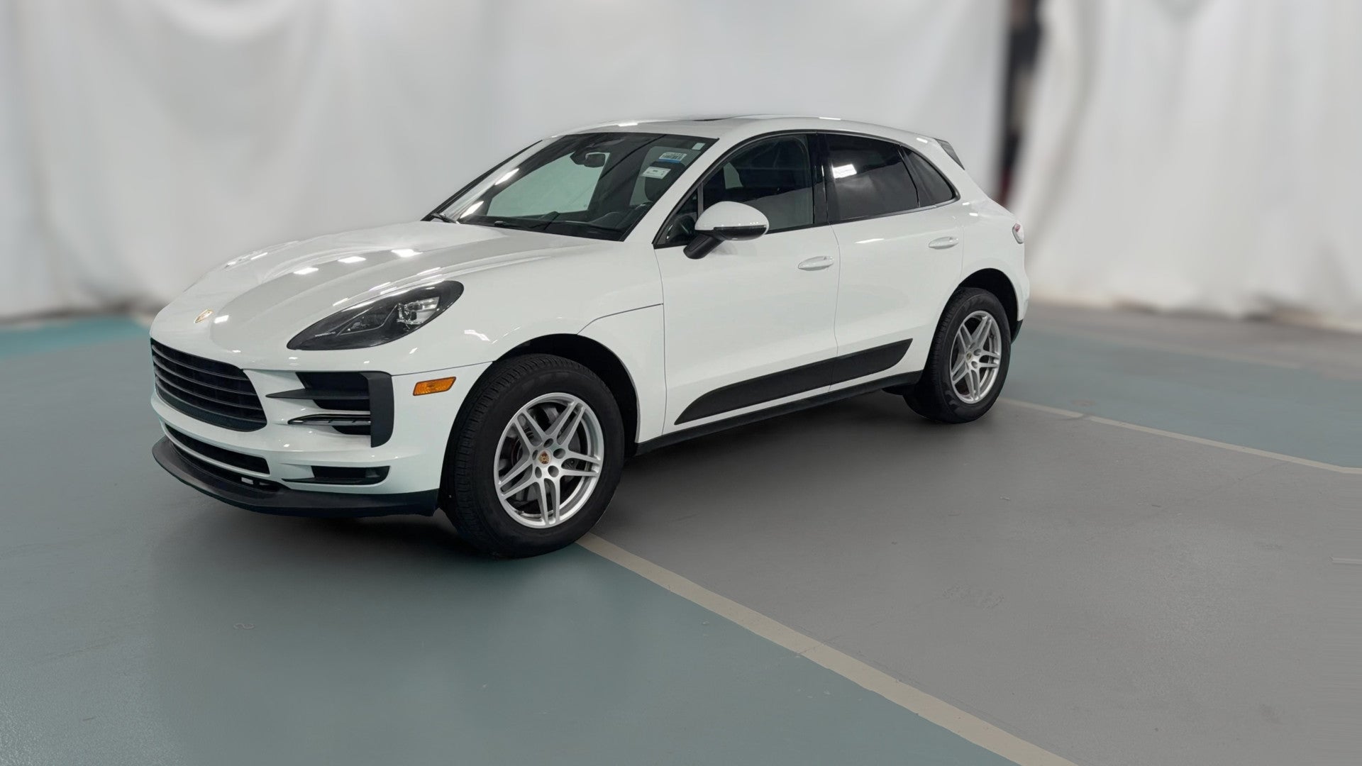 2021 Porsche Macan vehicle photo