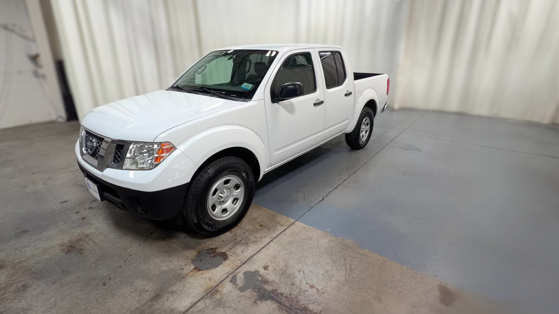 2012 Nissan Frontier Crew Cab vehicle photo