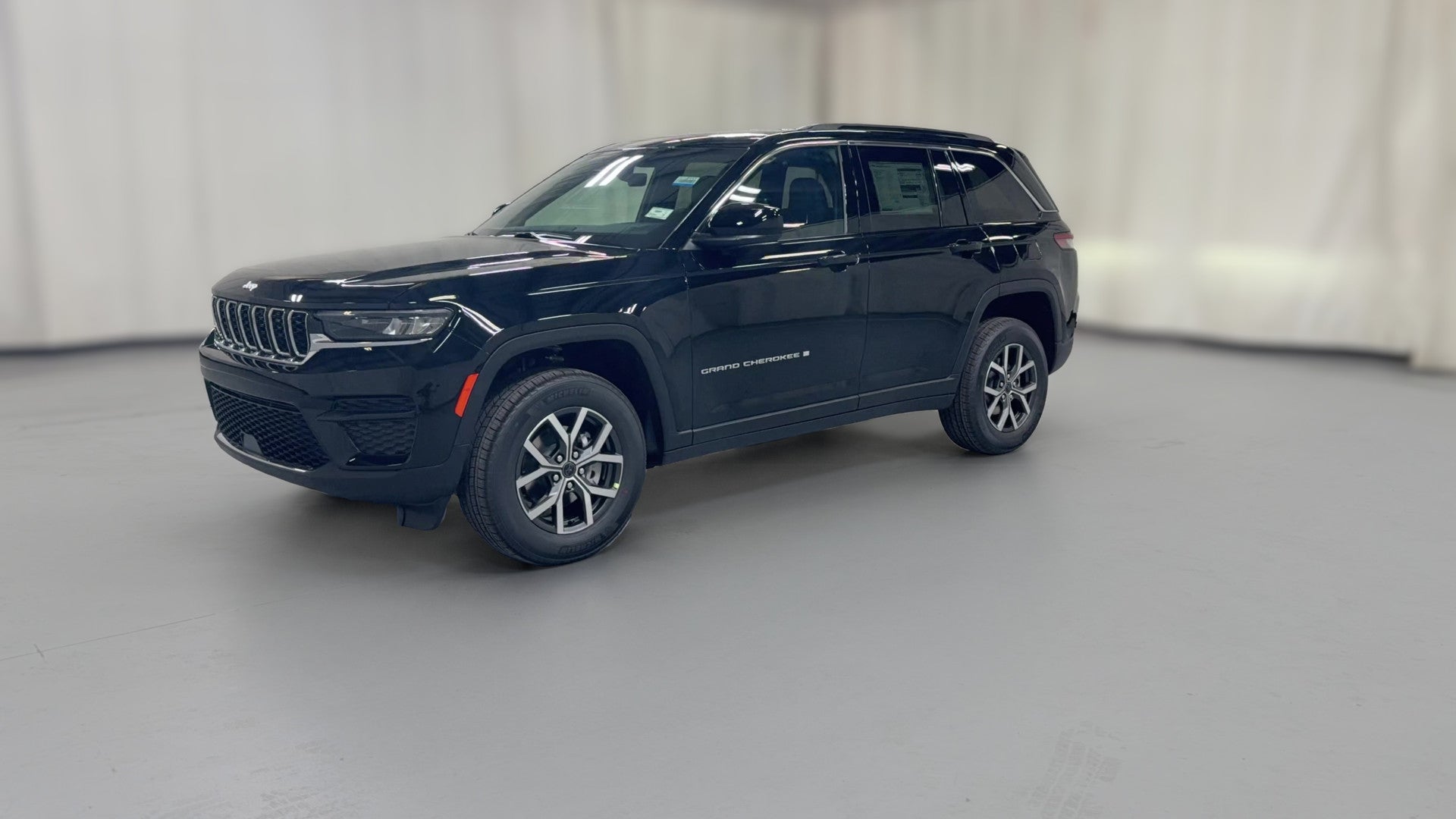 2027 Jeep Grand Cherokee vehicle photo