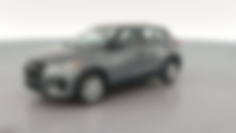 2025 Nissan Kicks Play vehicle photo