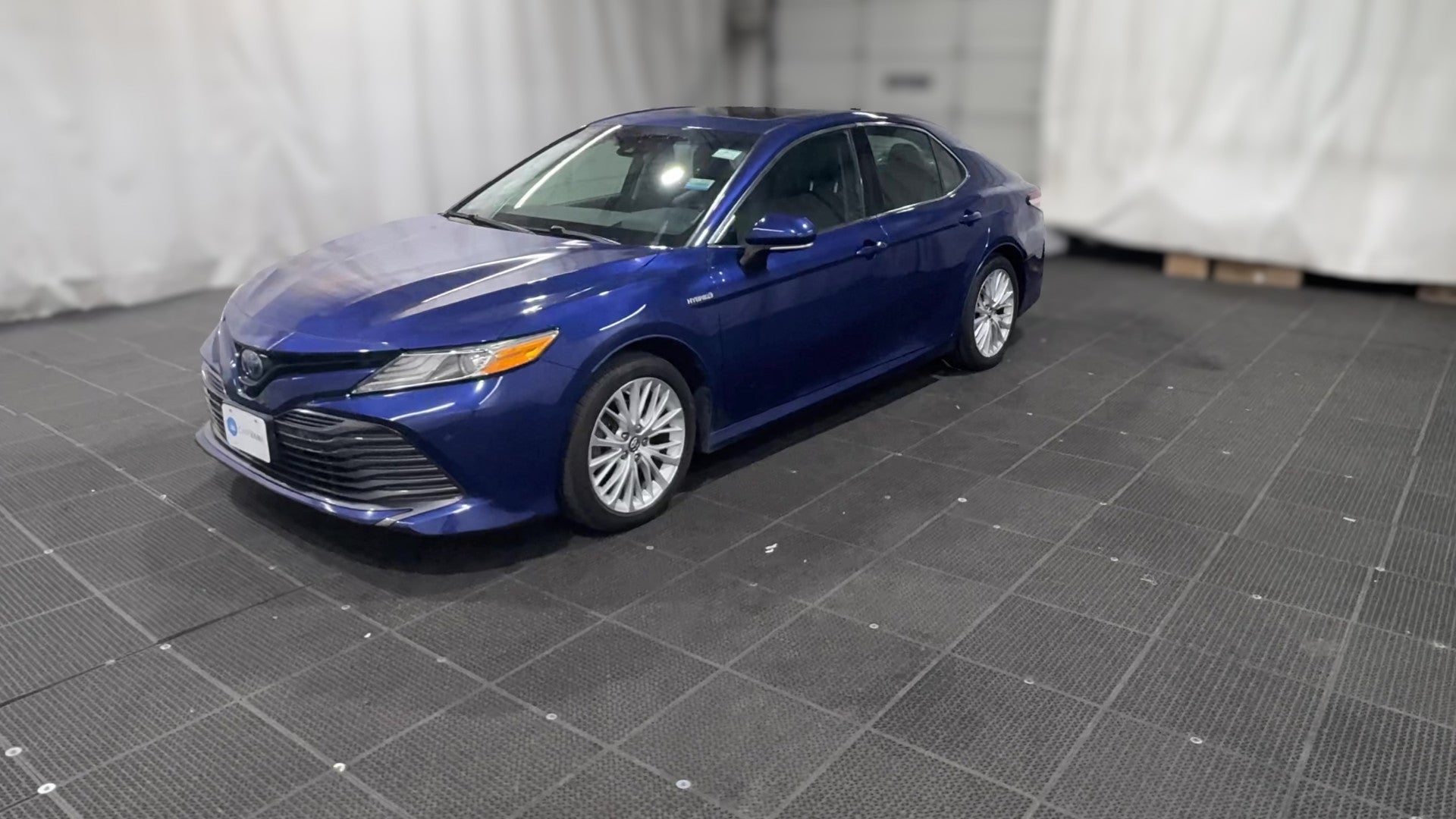 2018 Toyota Camry Hybrid vehicle photo