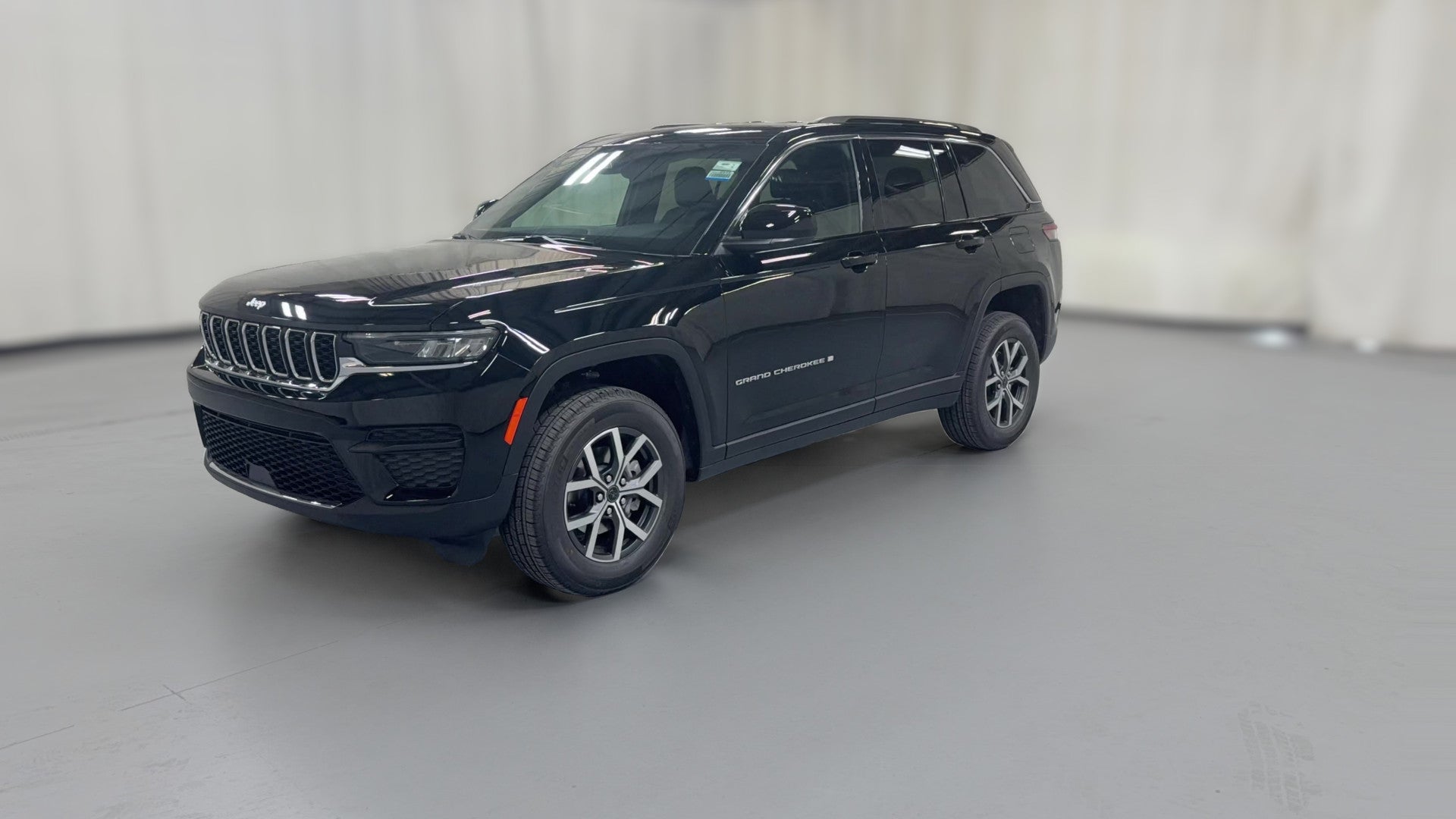 2027 Jeep Grand Cherokee vehicle photo
