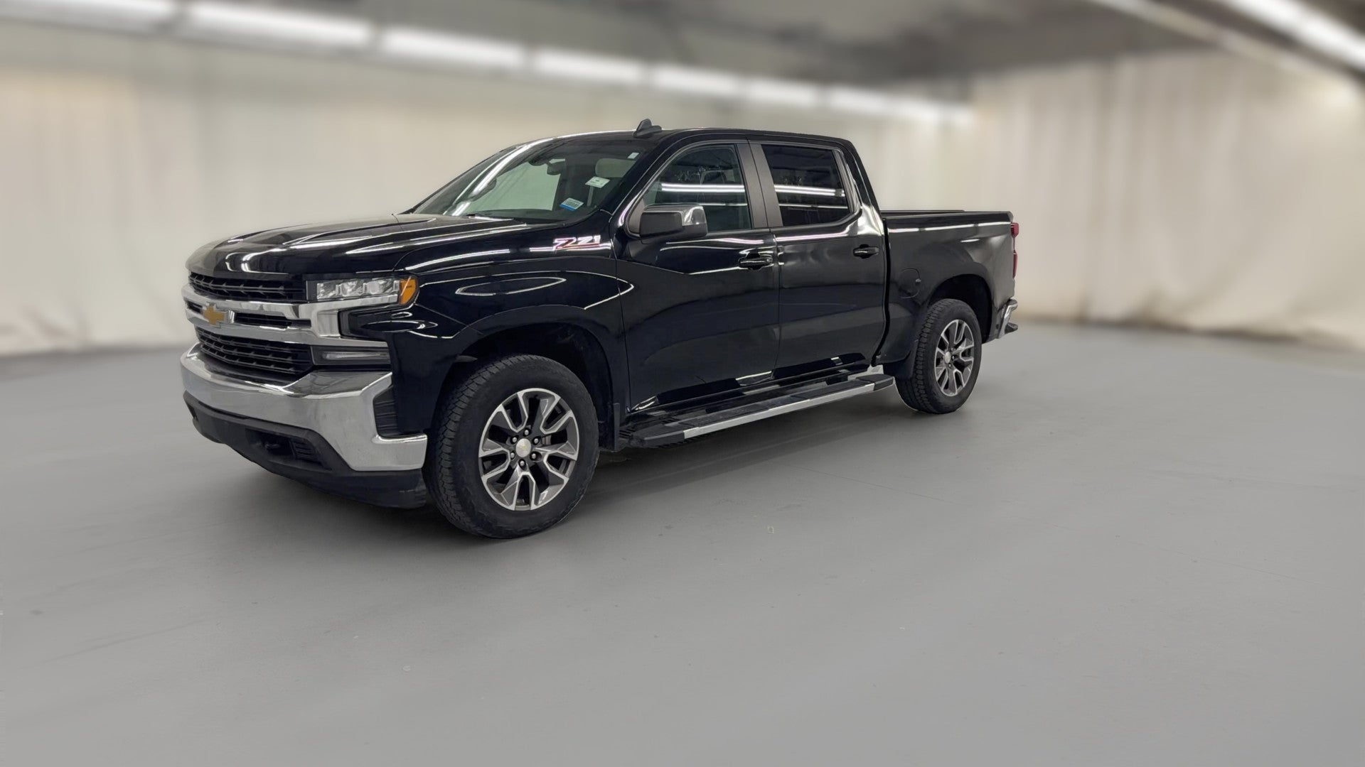 2020 Chevrolet Silverado 1500 Crew Cab vehicle photo
