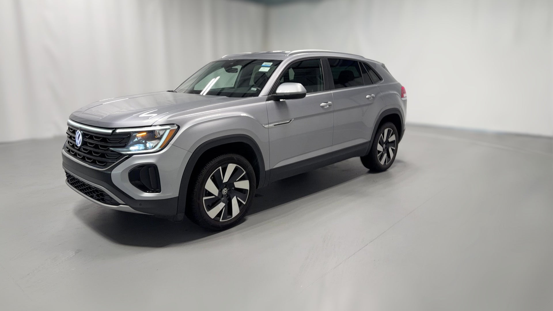 2024 Volkswagen Atlas Cross Sport vehicle photo