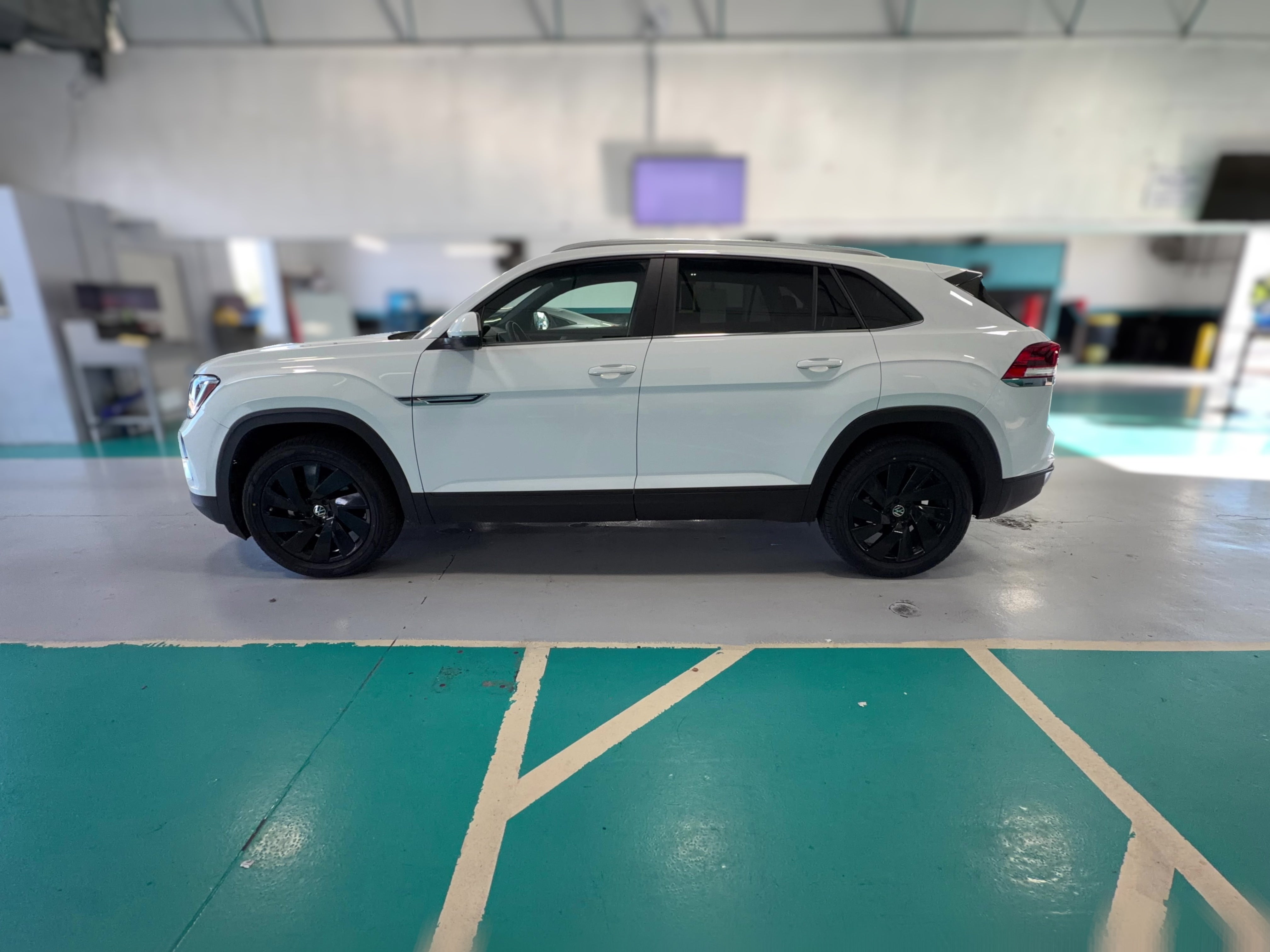 2025 Volkswagen Atlas Cross Sport SE w/Tech - Photo 23