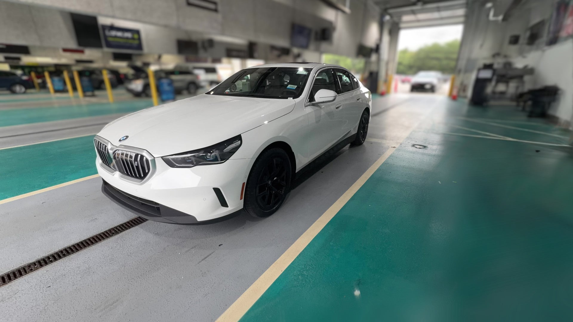 2025 BMW i5 vehicle photo