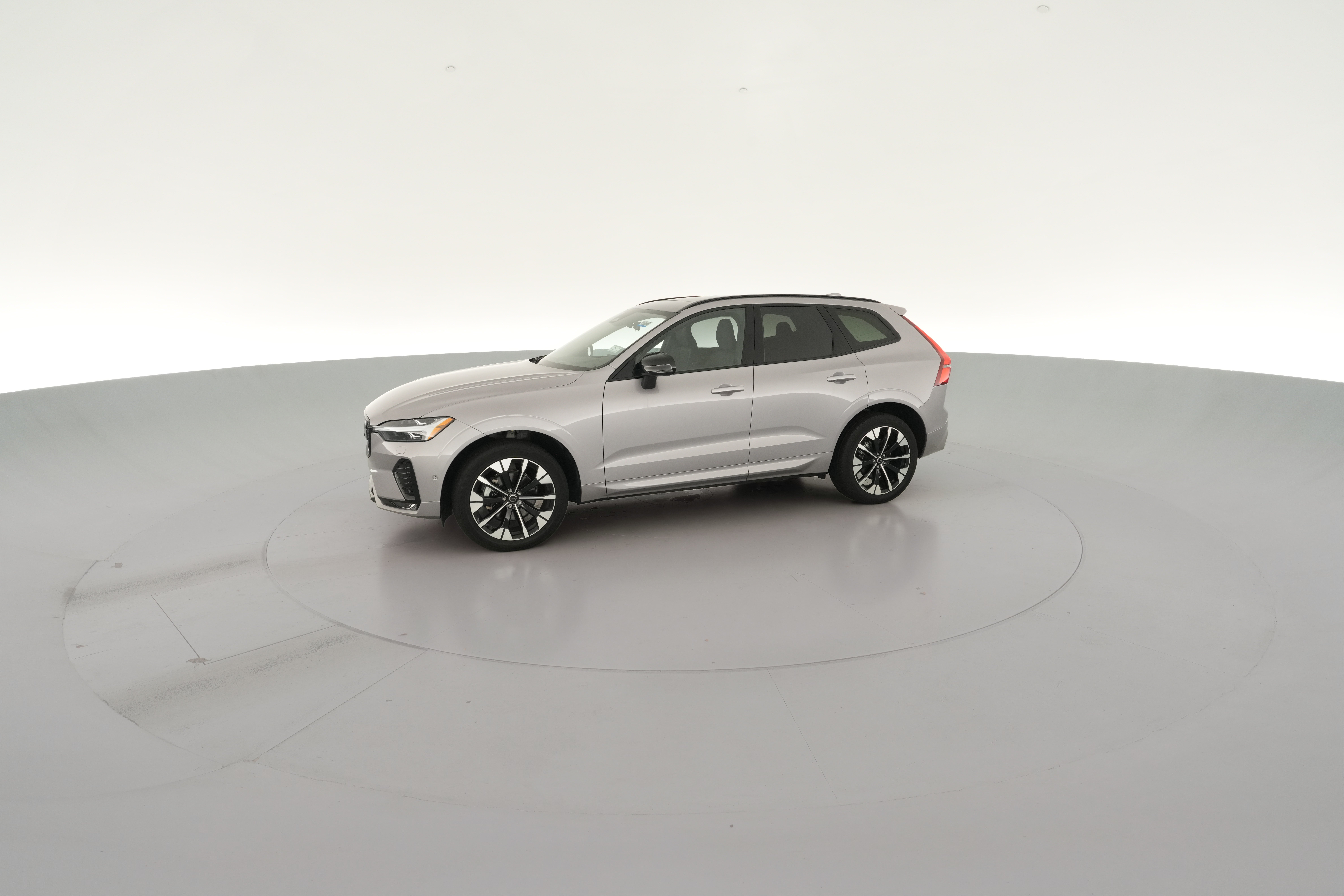 2026 Volvo XC60 Plus - Photo 31