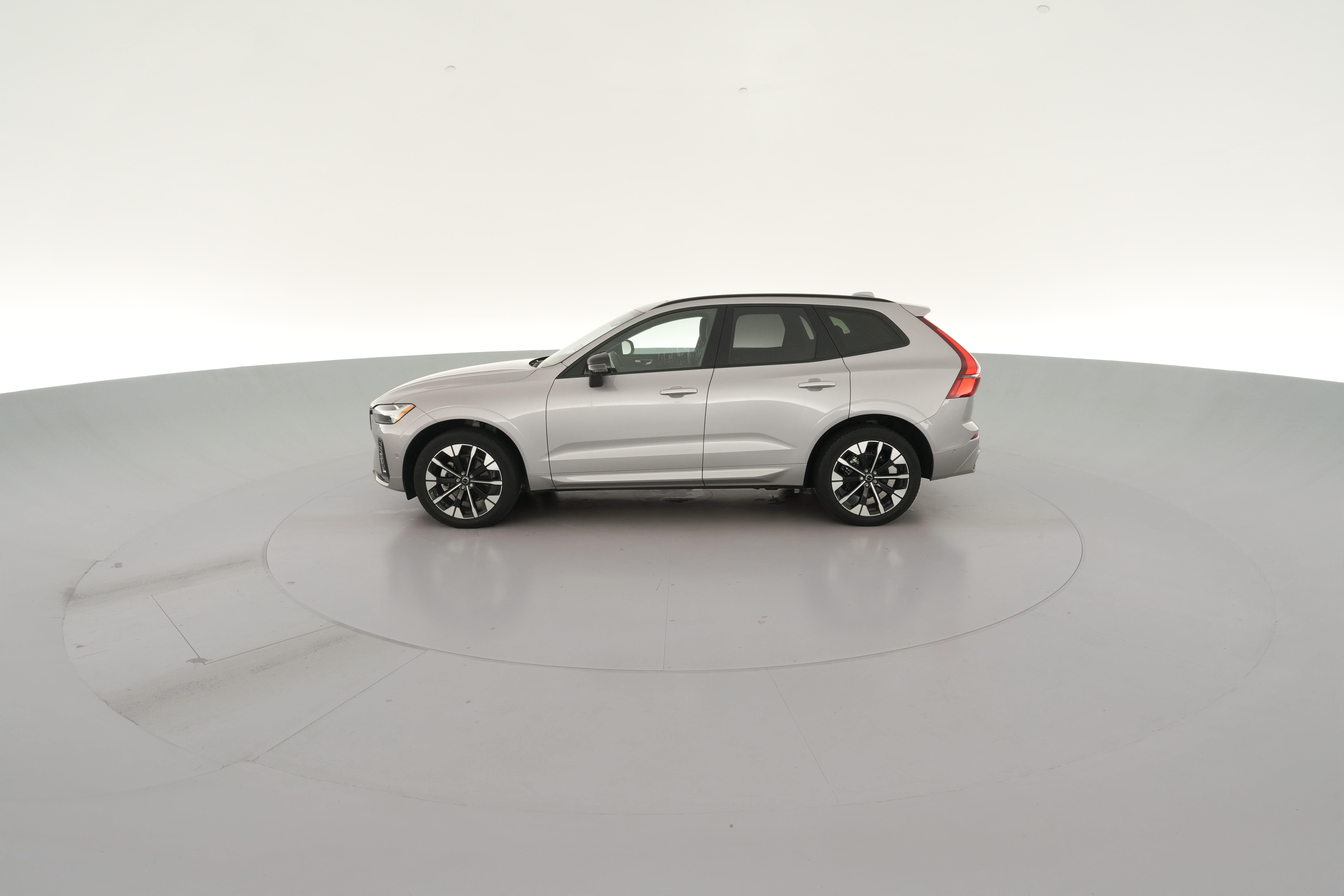 2026 Volvo XC60 Plus - Photo 32