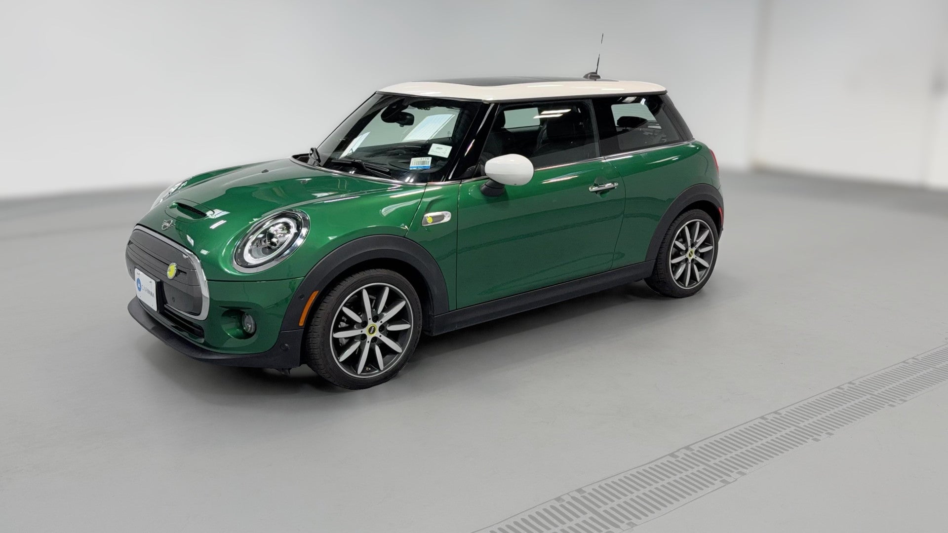 2021 MINI Hardtop 2 Door vehicle photo