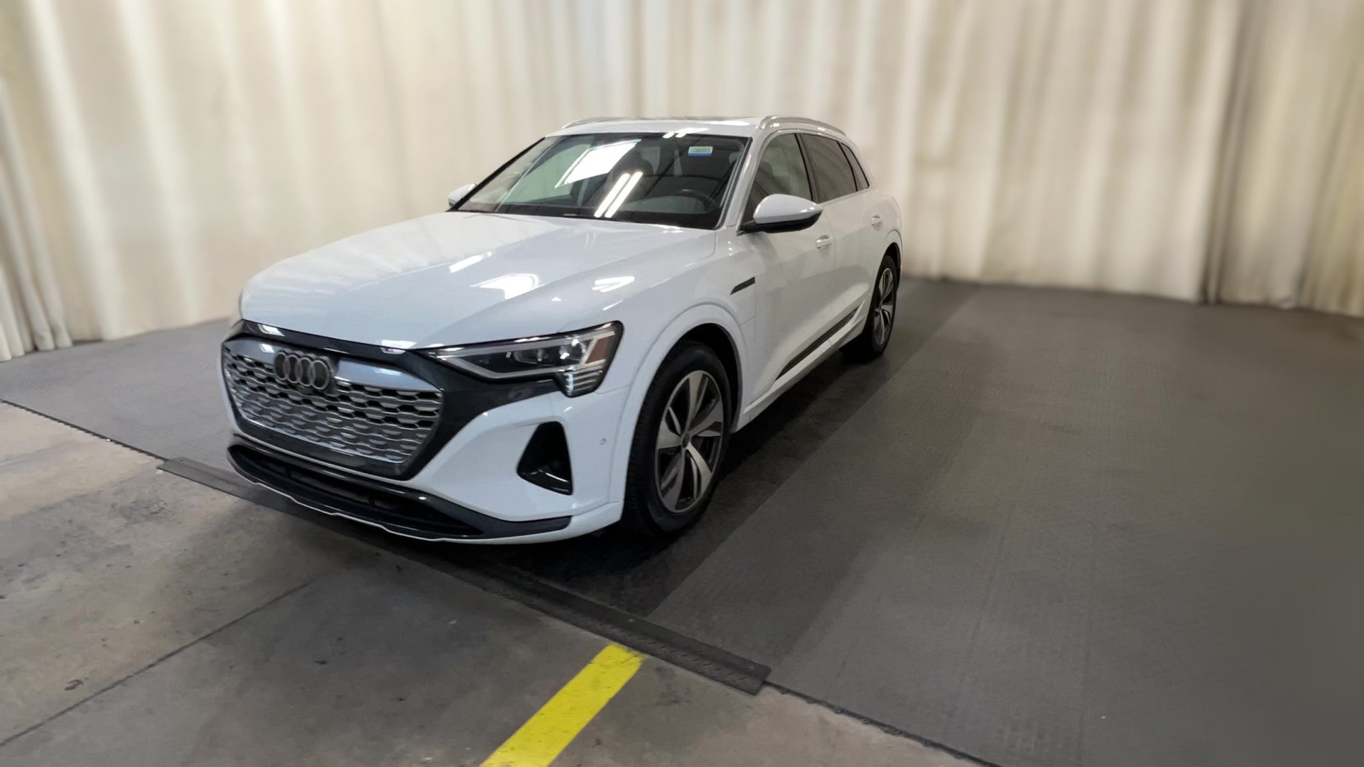2024 Audi Q8 e-tron vehicle photo