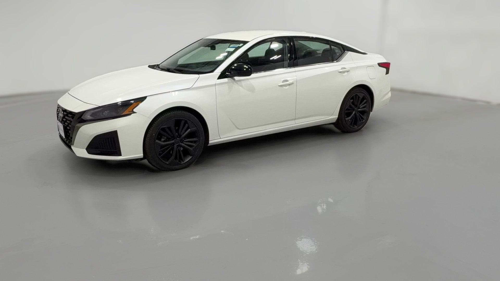 2024 Nissan Altima vehicle photo
