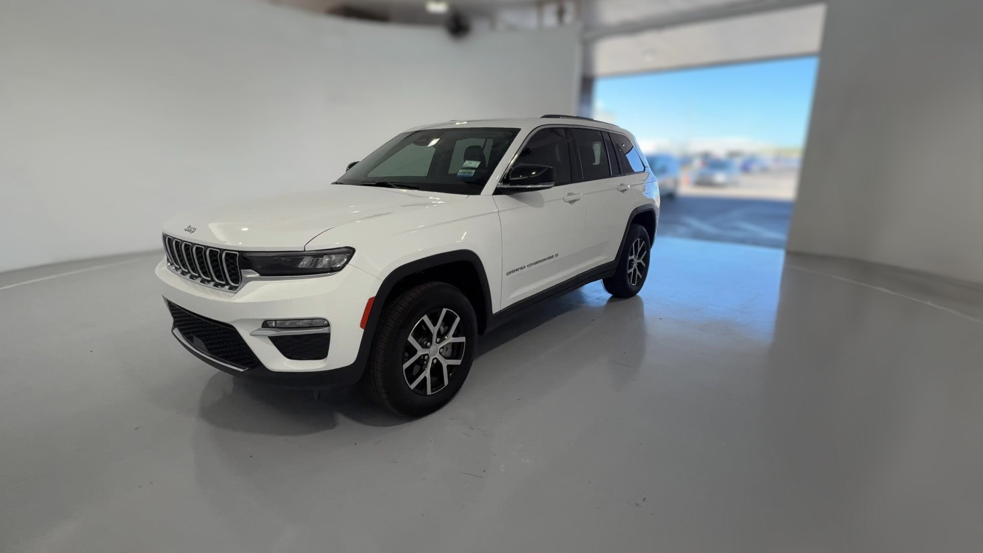 2023 Jeep Grand Cherokee vehicle photo