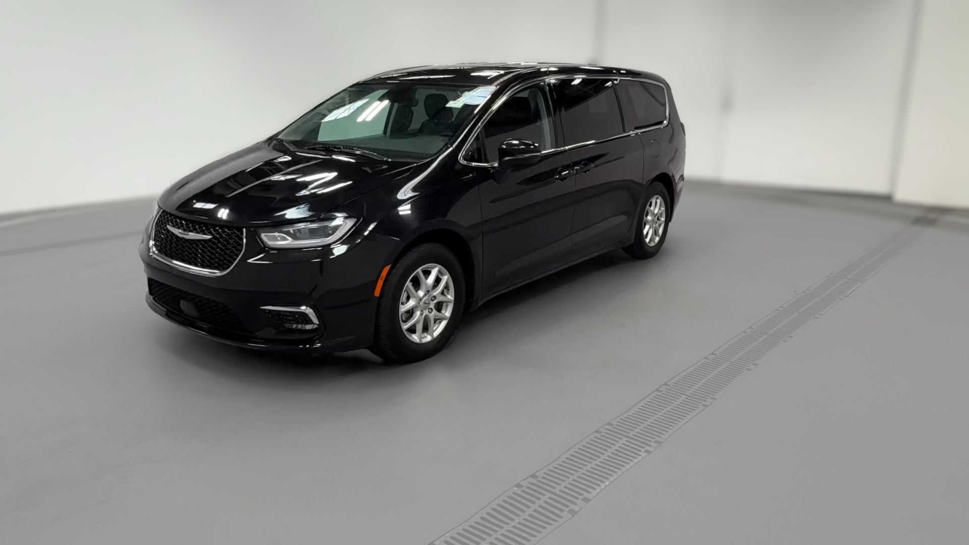 2023 Chrysler Pacifica vehicle photo