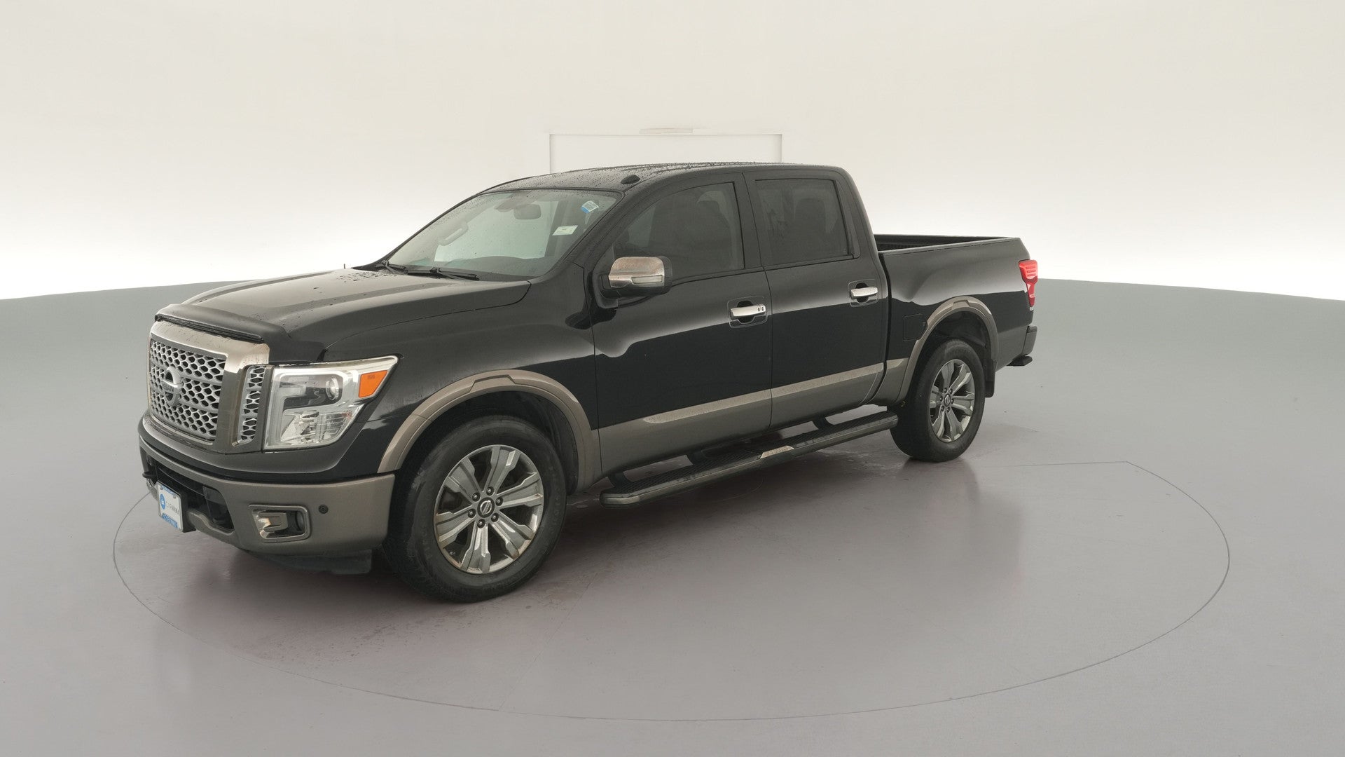 2018 Nissan Titan Crew Cab vehicle photo