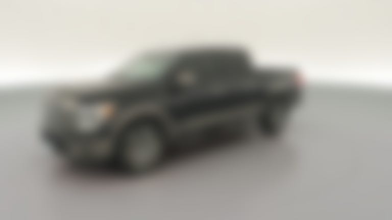 2018 Nissan Titan Crew Cab vehicle photo