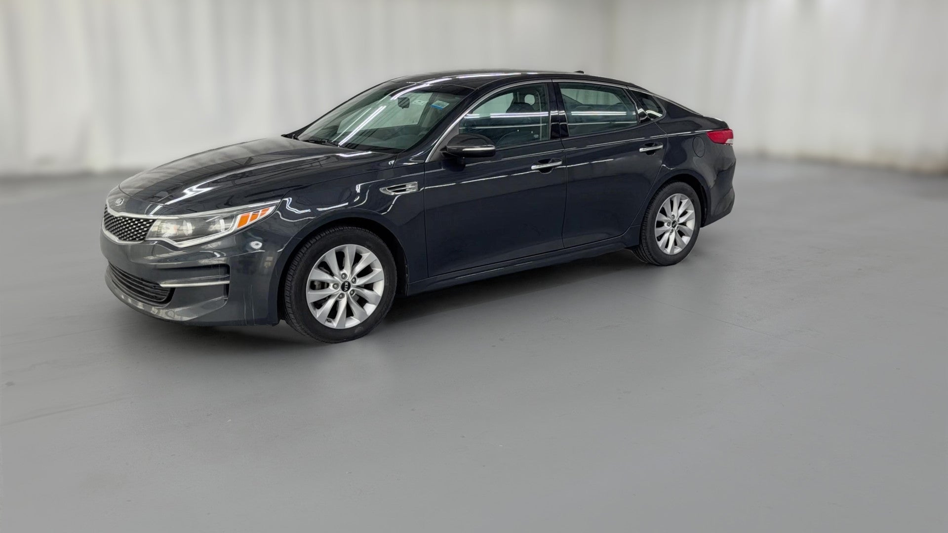 2016 Kia Optima vehicle photo