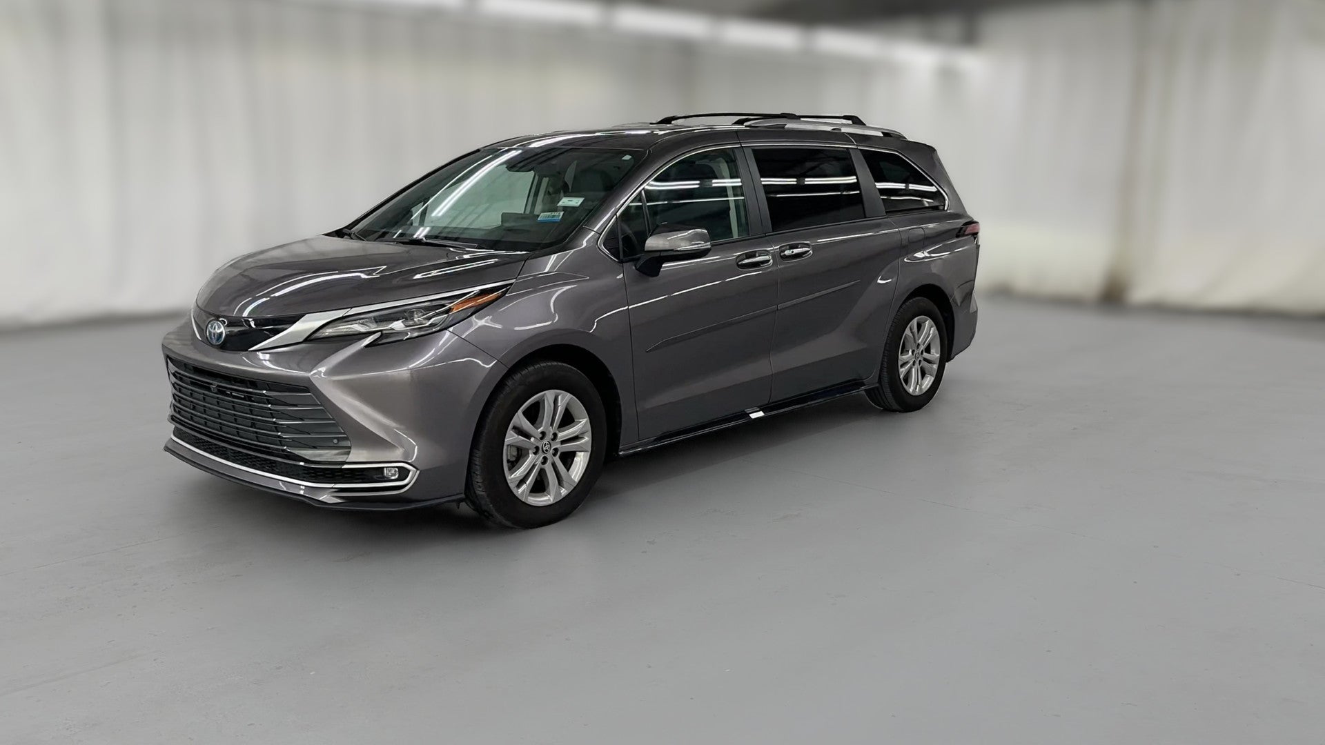 2024 Toyota Sienna vehicle photo
