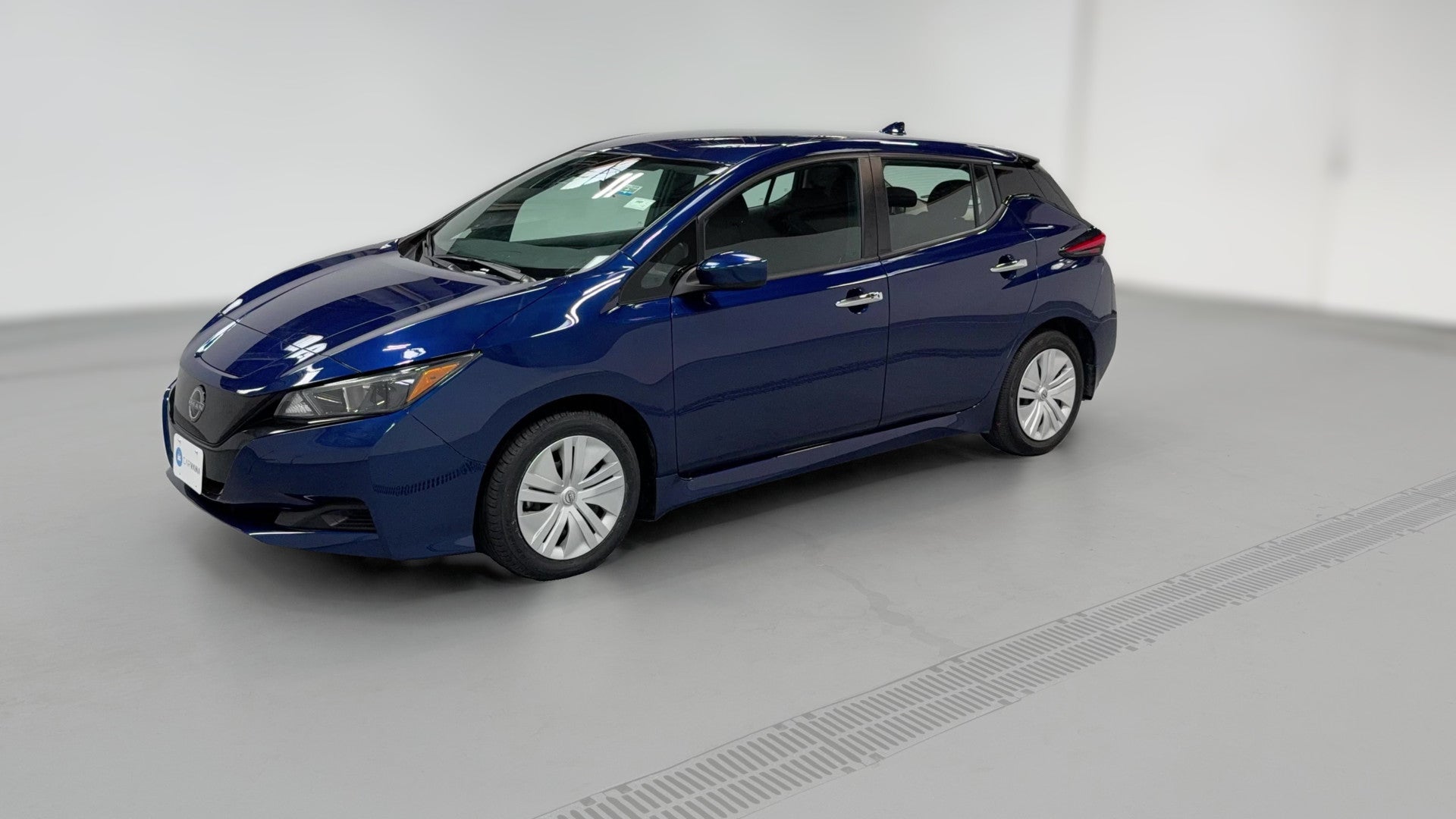 2025 Nissan LEAF vehicle photo