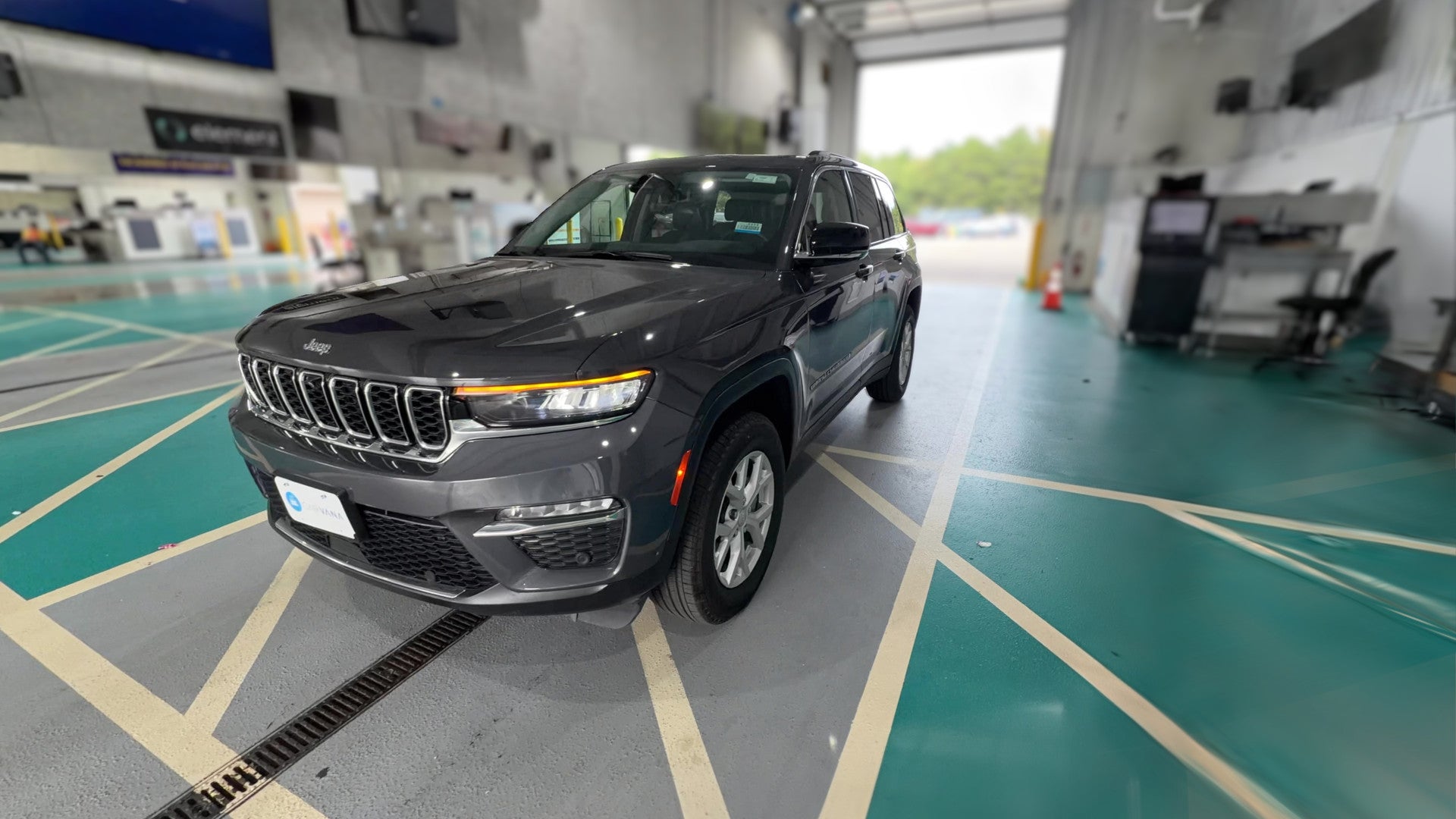 2023 Jeep Grand Cherokee vehicle photo