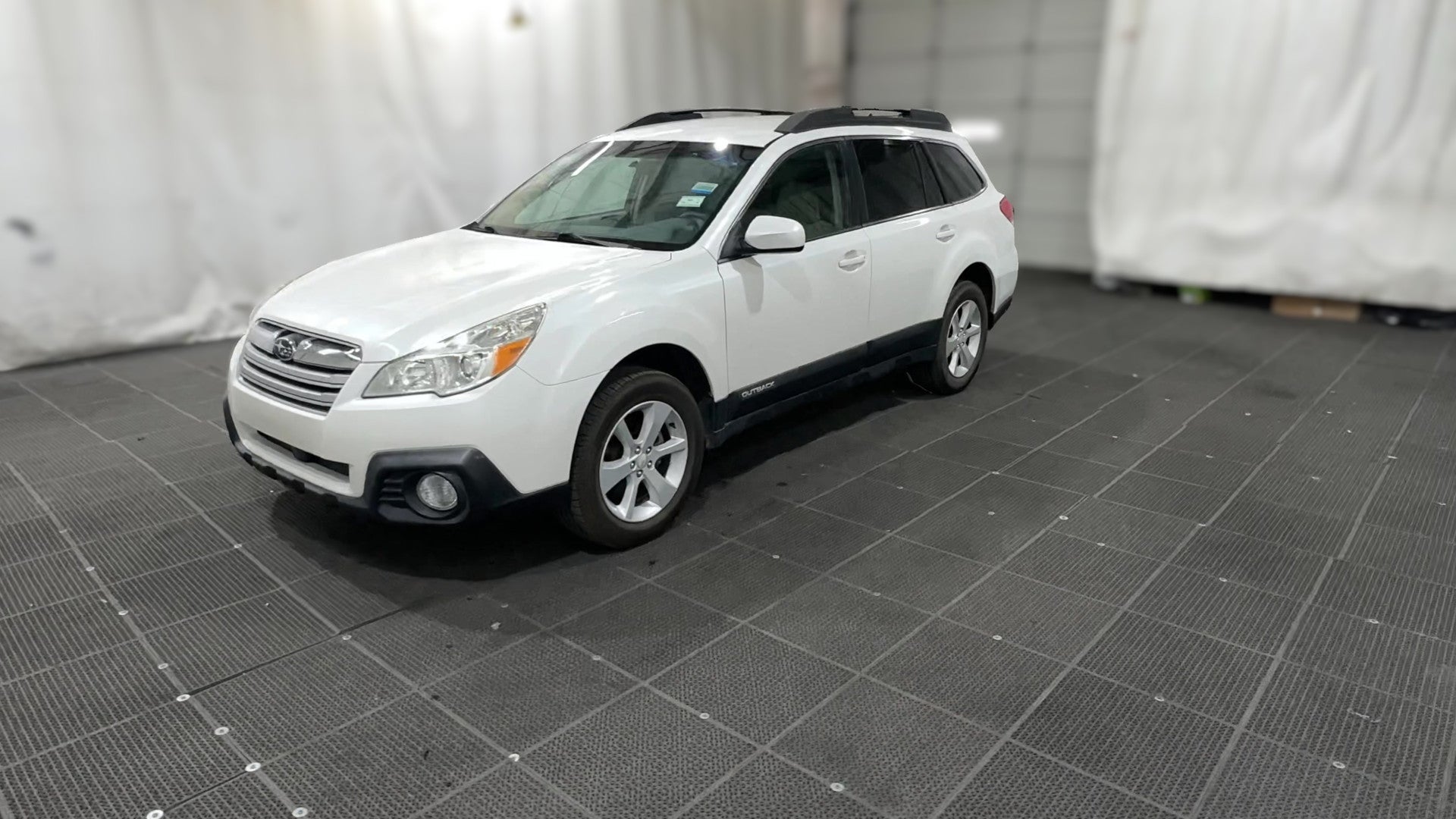 2014 Subaru Outback vehicle photo