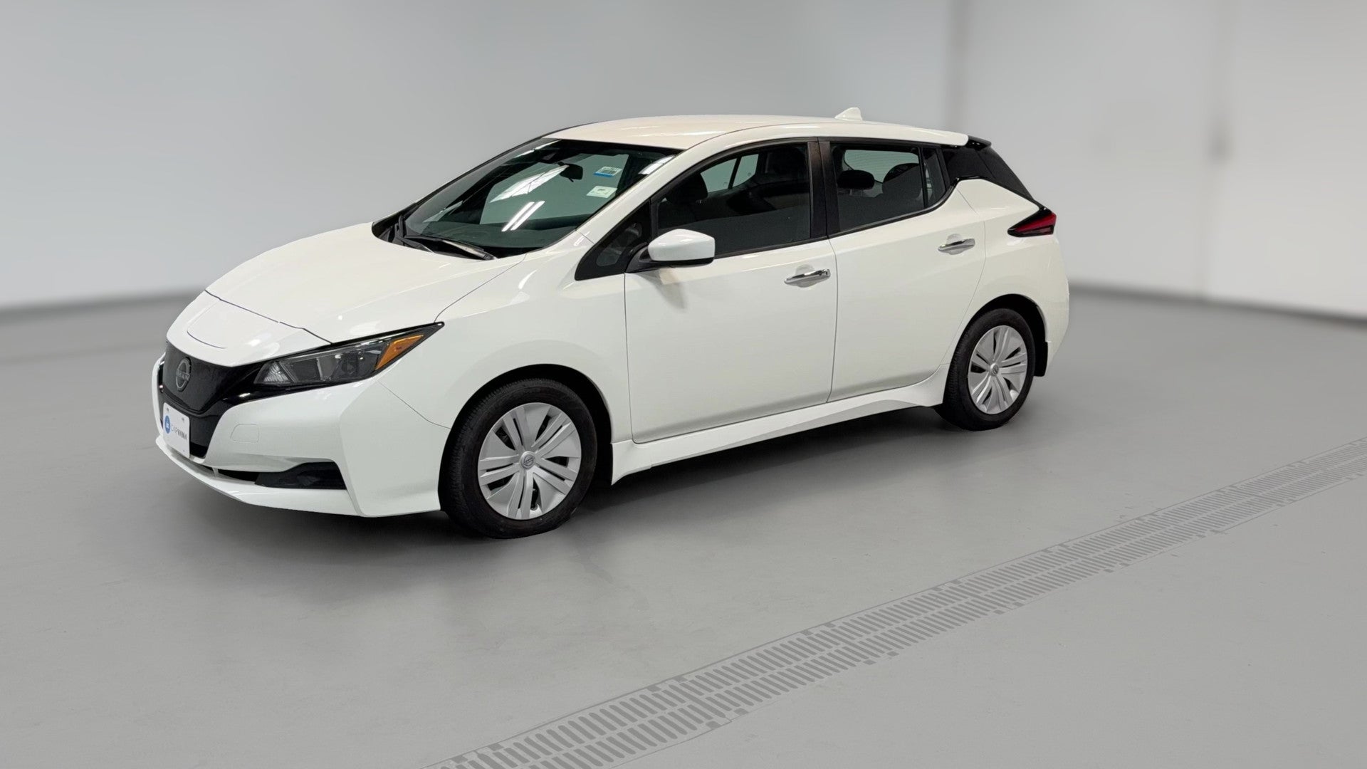 2025 Nissan LEAF vehicle photo