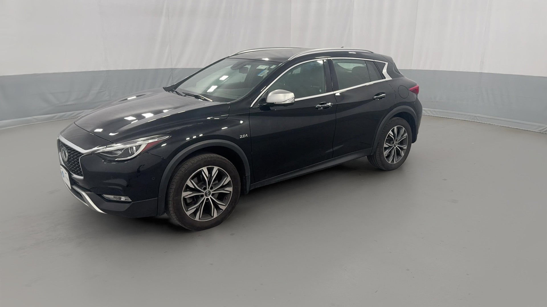 2018 INFINITI QX30 vehicle photo