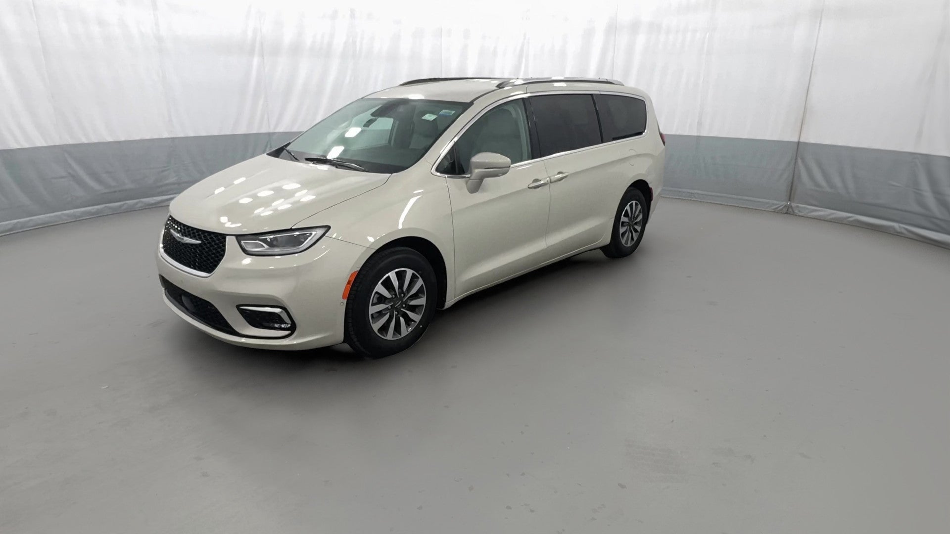 2021 Chrysler Pacifica vehicle photo