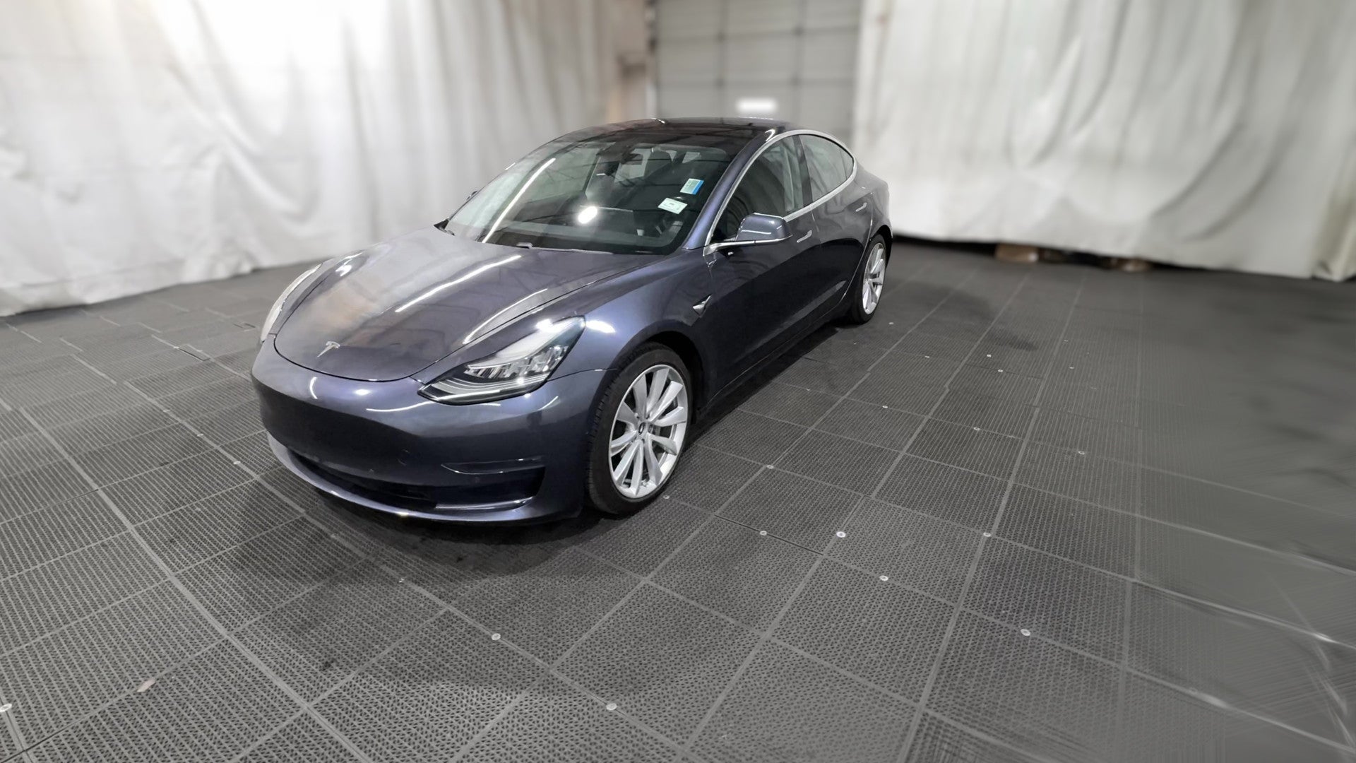 2018 Tesla Model 3 vehicle photo