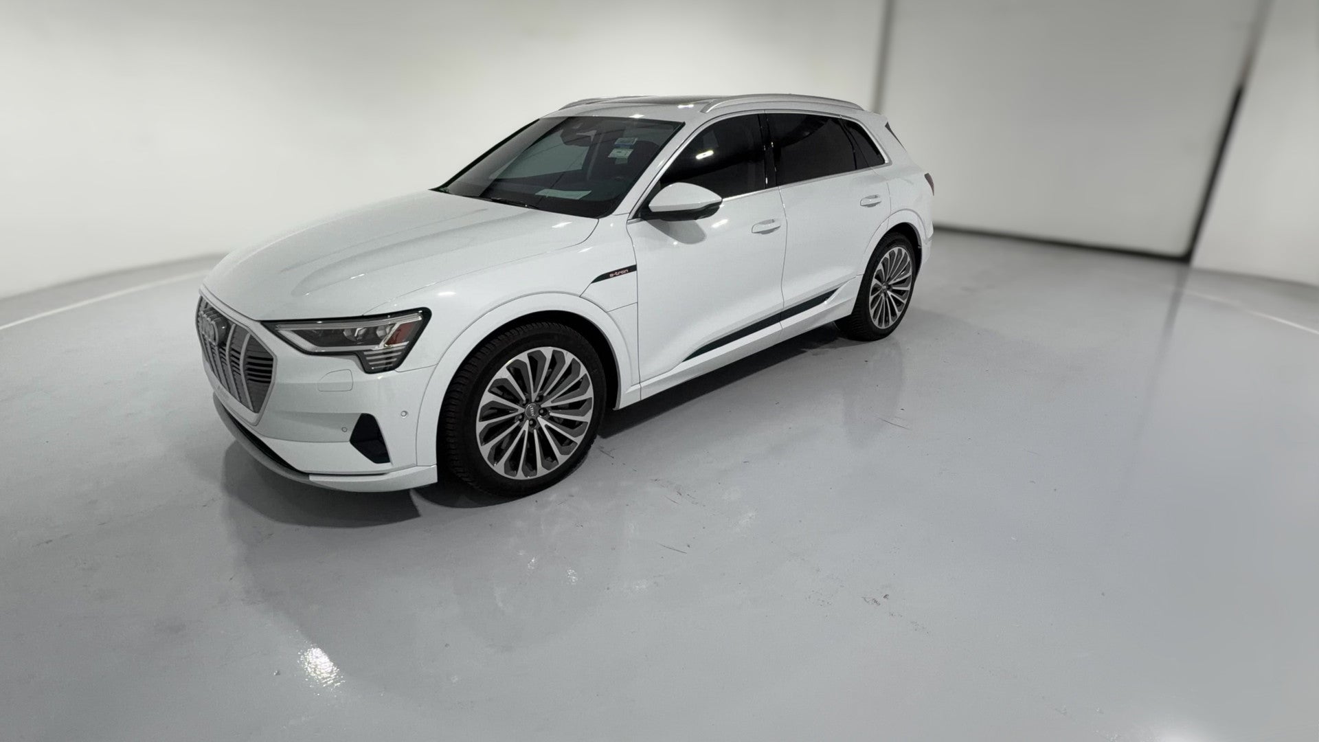 2019 Audi e-tron vehicle photo