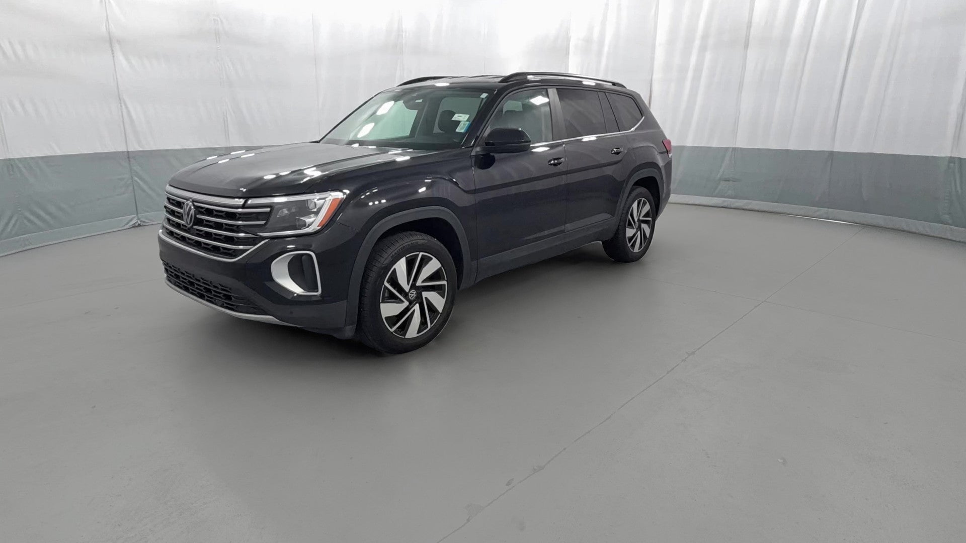 2025 Volkswagen Atlas vehicle photo