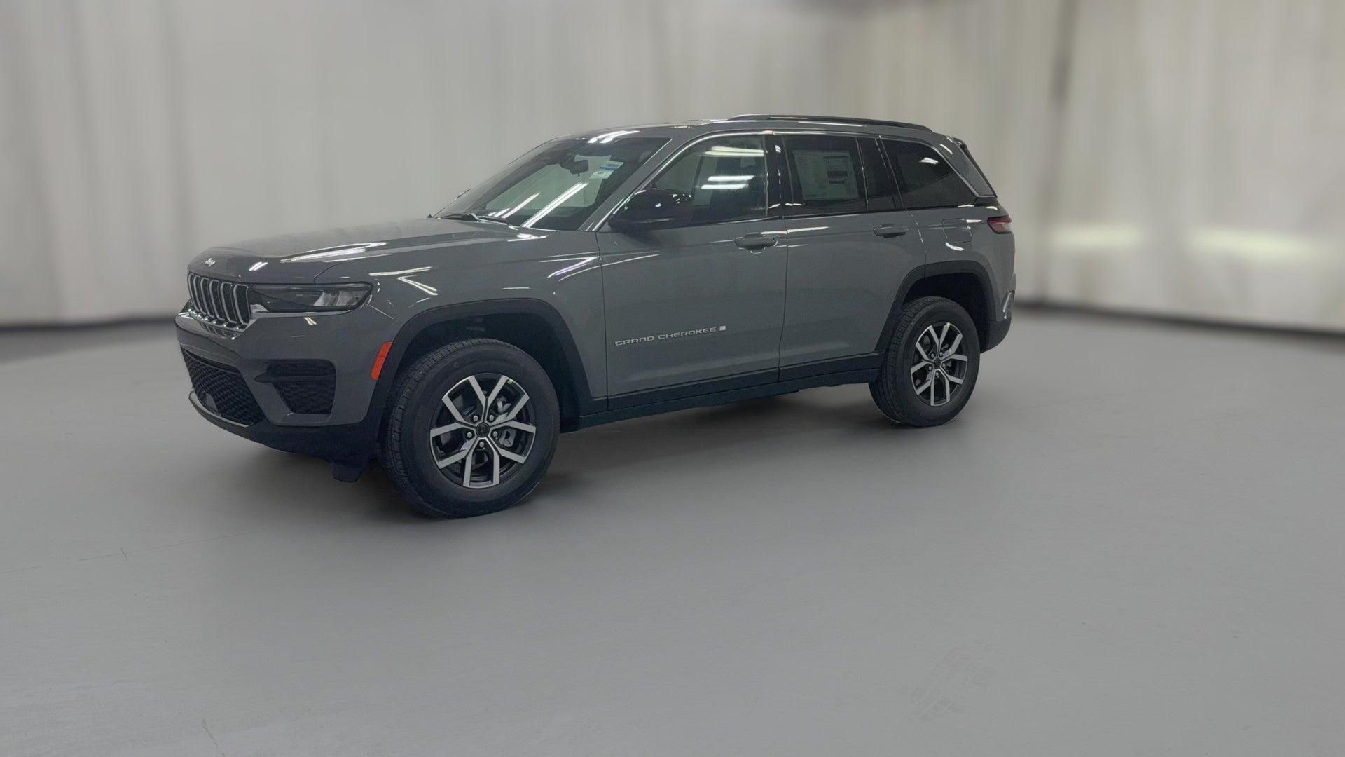 2027 Jeep Grand Cherokee vehicle photo