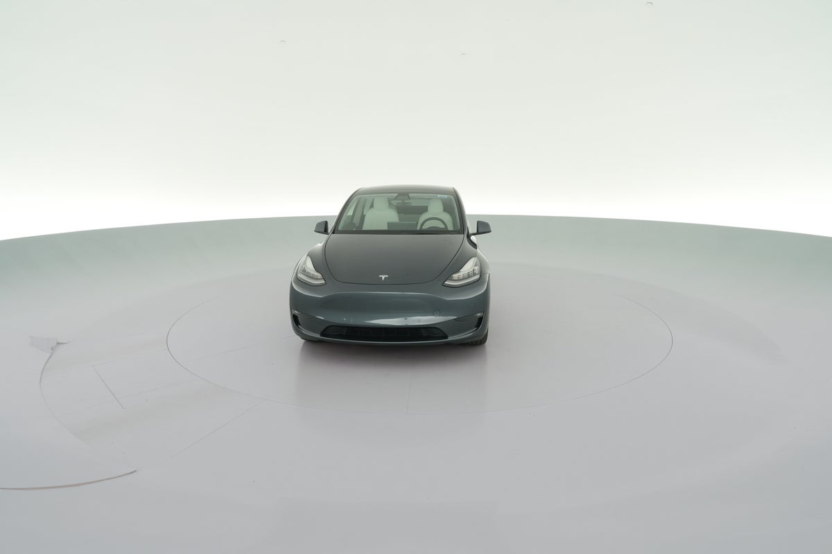 2021 Tesla Model Y Long Range All-Wheel Drive in Midnight Silver Metallic — 360° view 1