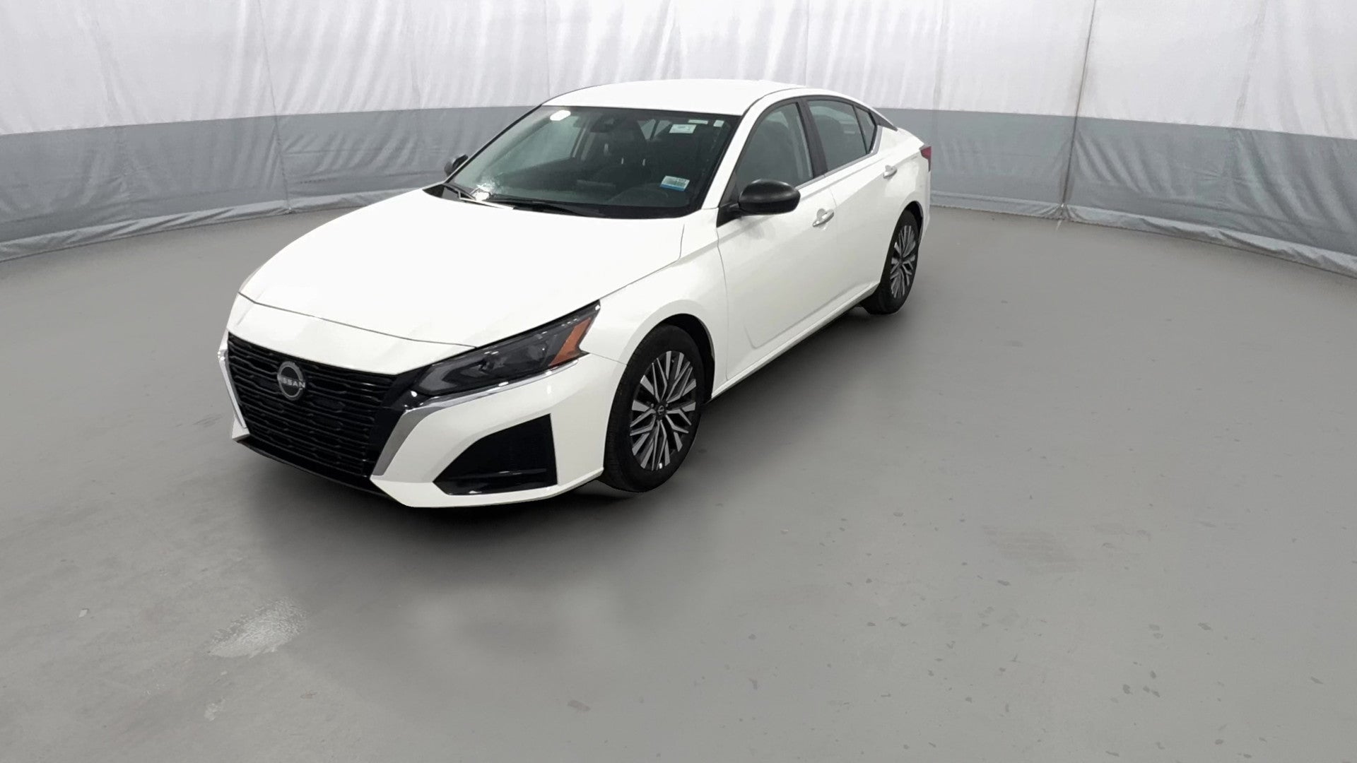 2025 Nissan Altima vehicle photo