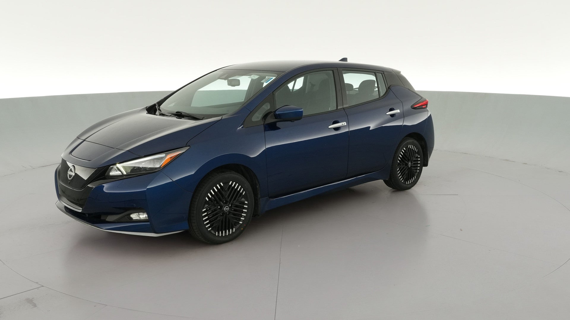 2025 Nissan LEAF vehicle photo