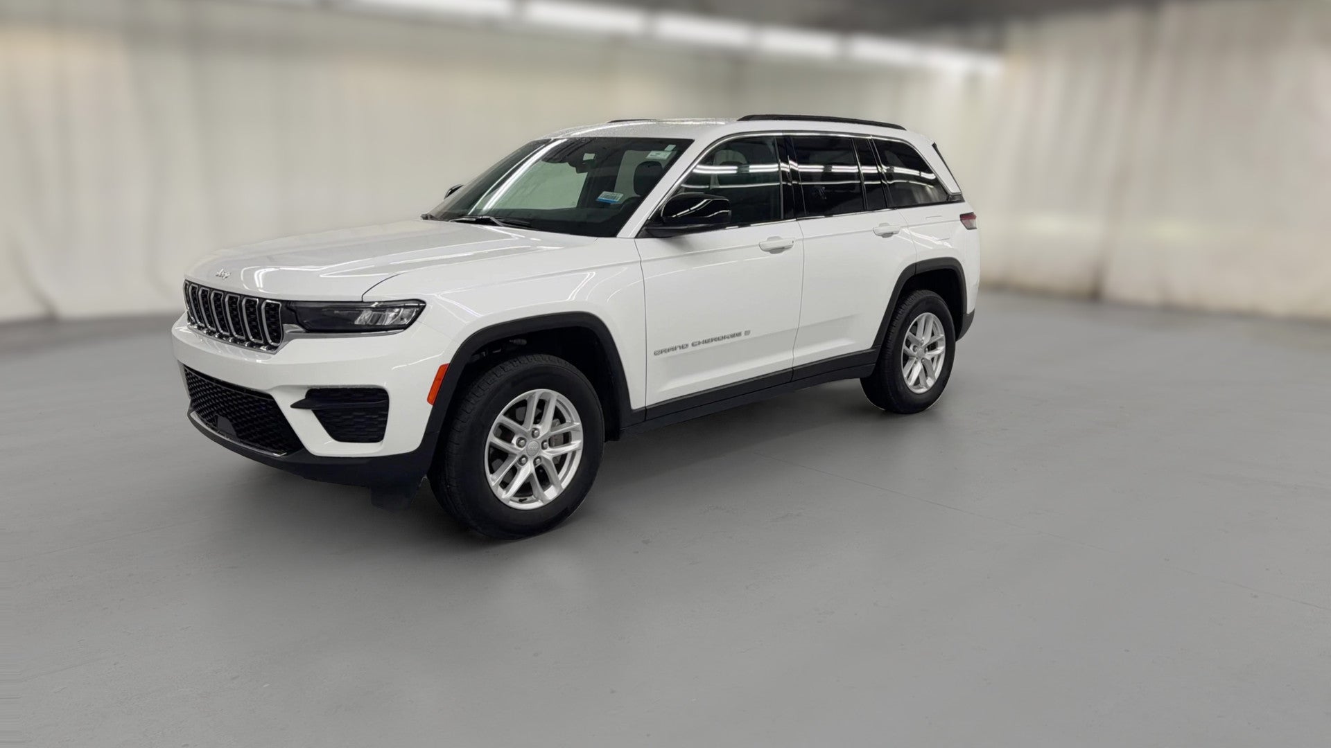 2025 Jeep Grand Cherokee vehicle photo