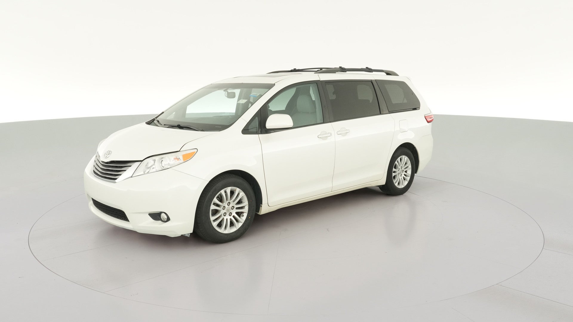 2015 Toyota Sienna vehicle photo