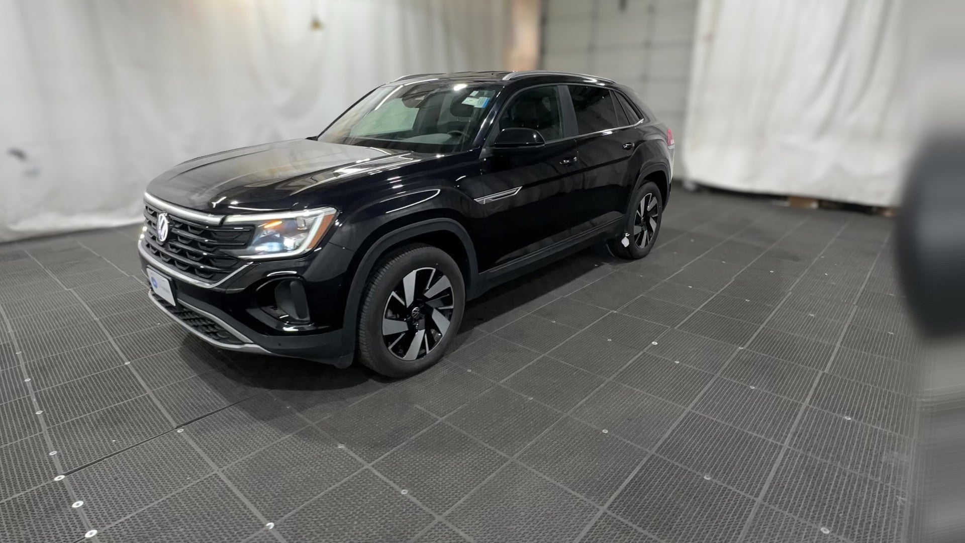 2025 Volkswagen Atlas Cross Sport vehicle photo