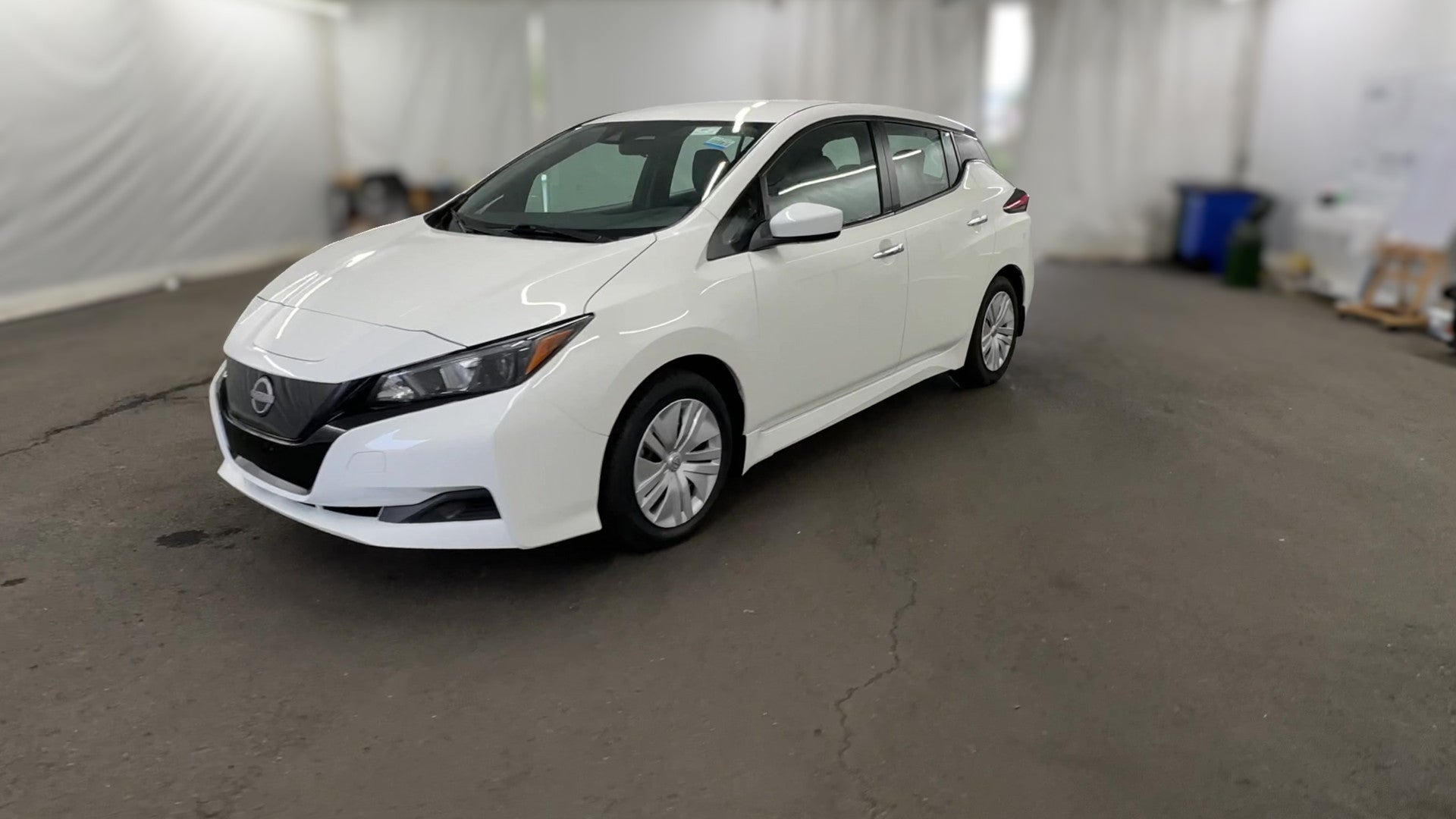 2025 Nissan LEAF vehicle photo