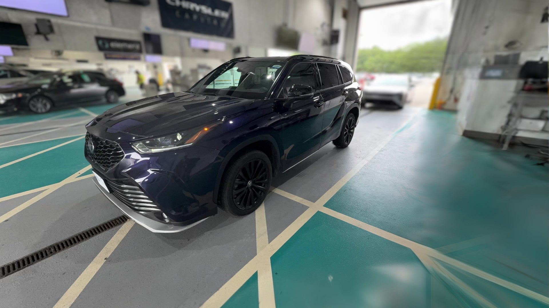 2025 Toyota Highlander vehicle photo