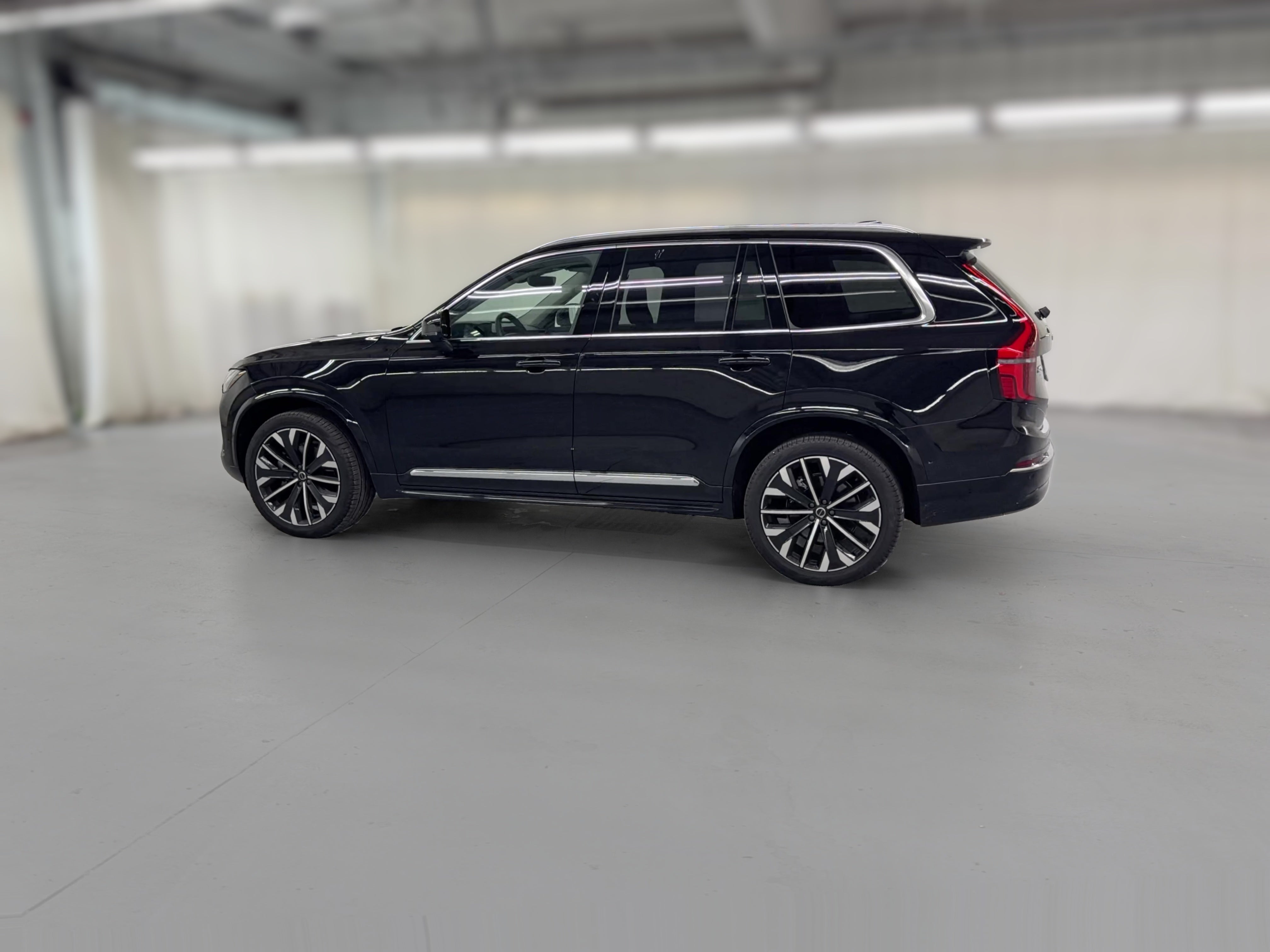 2026 Volvo XC90 Plus - Photo 33