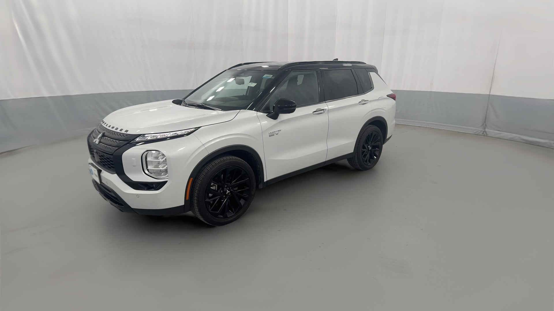 2025 Mitsubishi Outlander PHEV vehicle photo