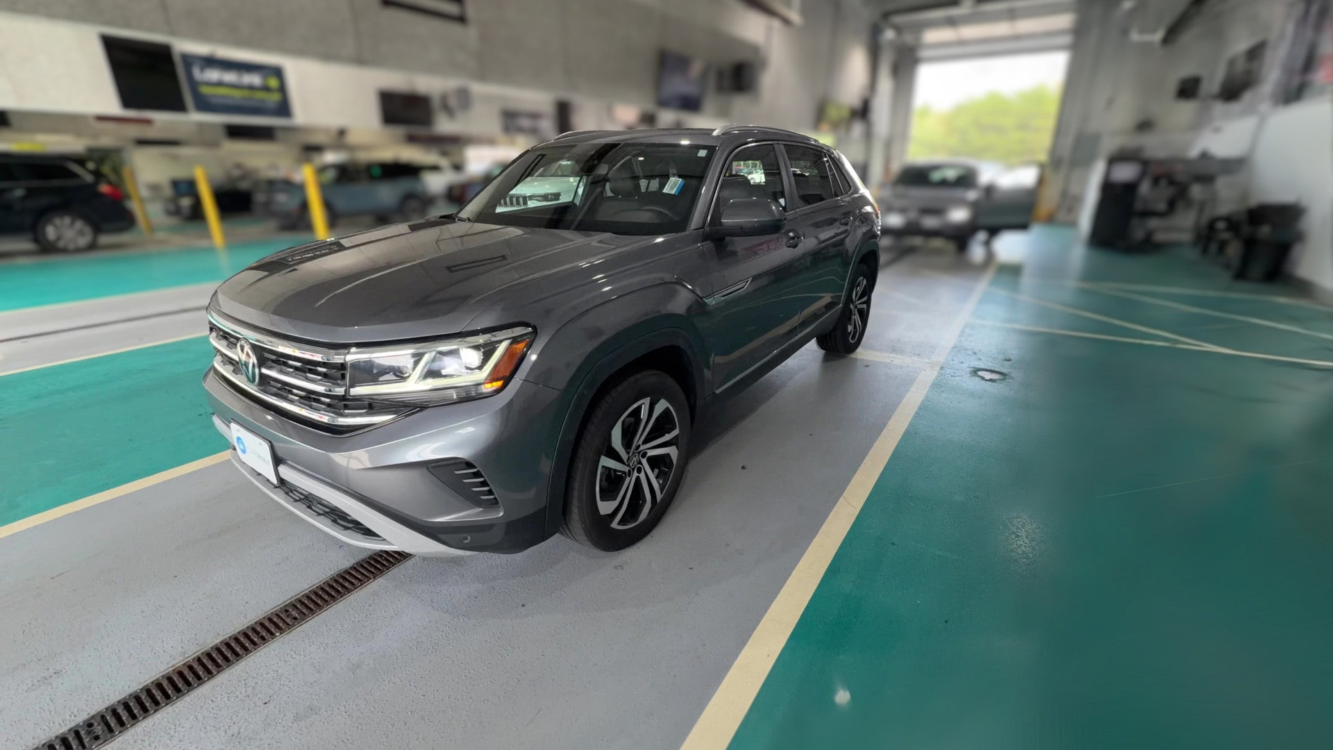 2023 Volkswagen Atlas Cross Sport vehicle photo