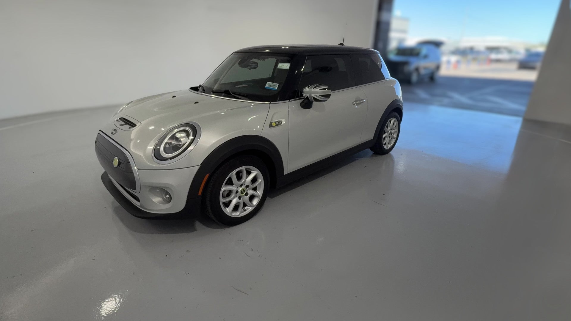 2021 MINI Hardtop 2 Door vehicle photo