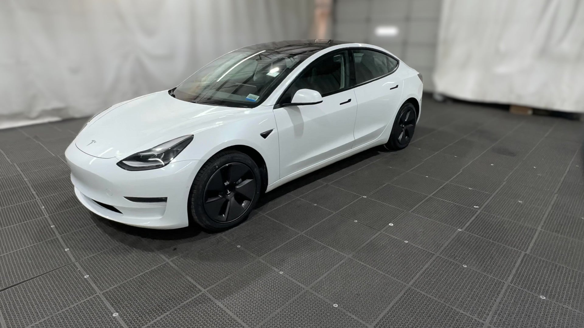 2021 Tesla Model 3 vehicle photo
